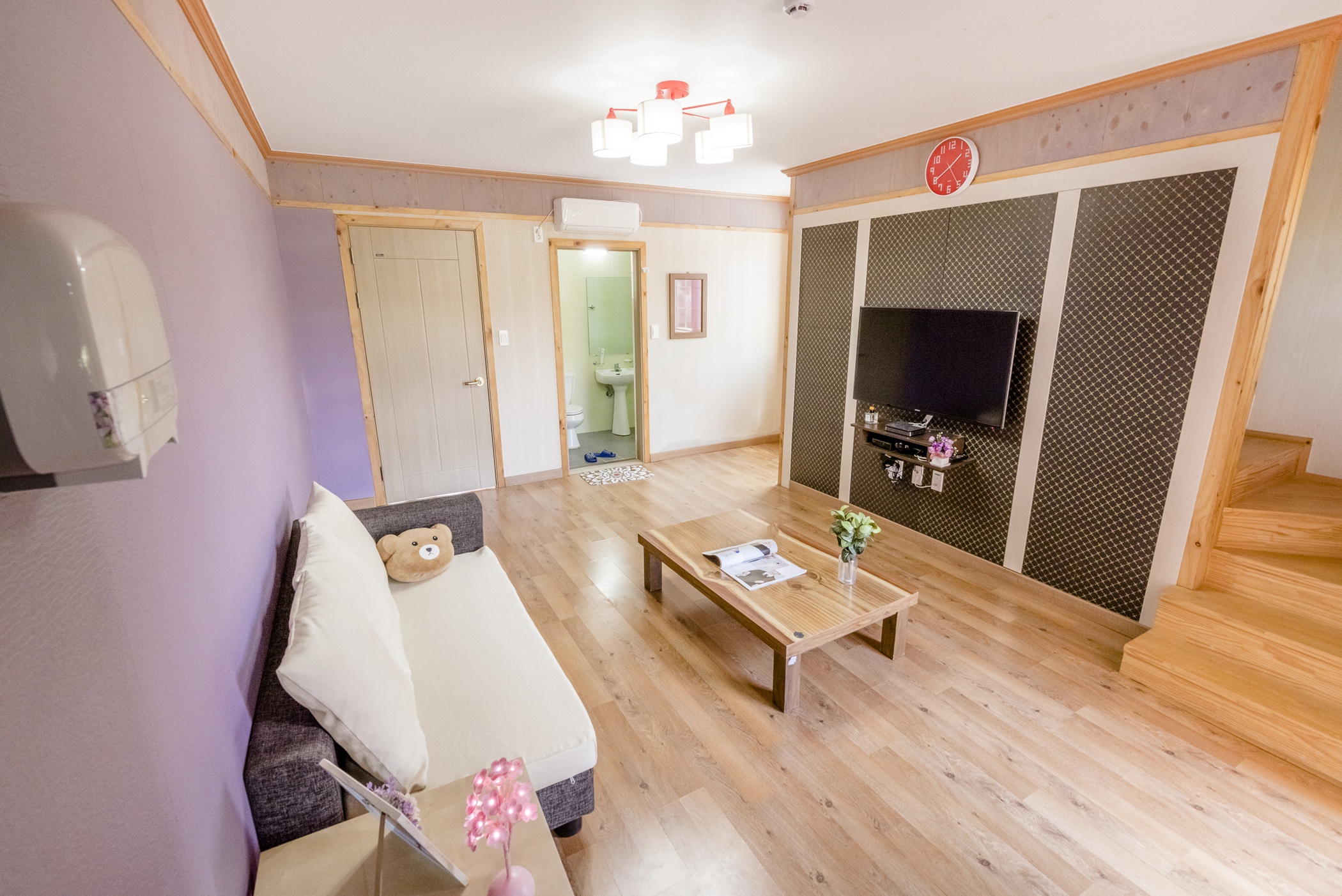 room detail thumbnail 2