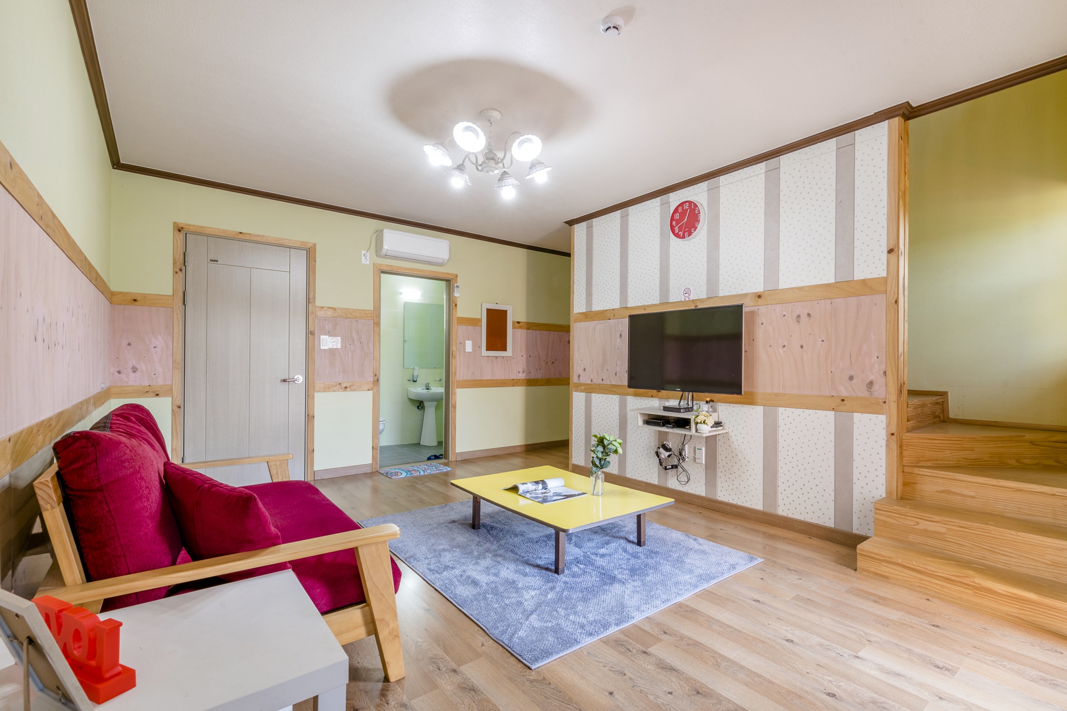 room detail thumbnail 2