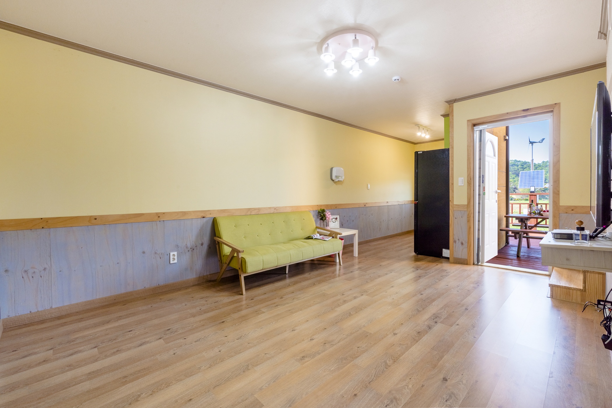 room detail thumbnail 1