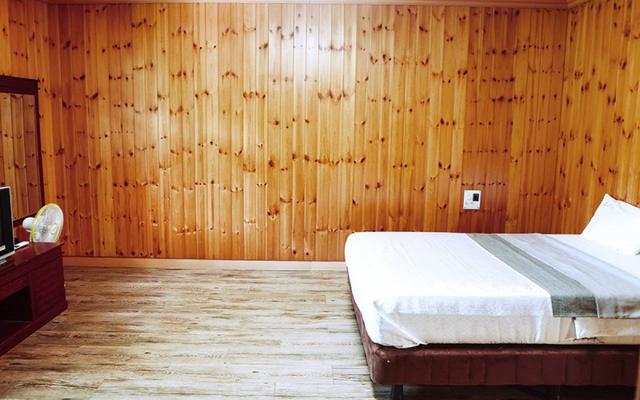 room detail thumbnail 2