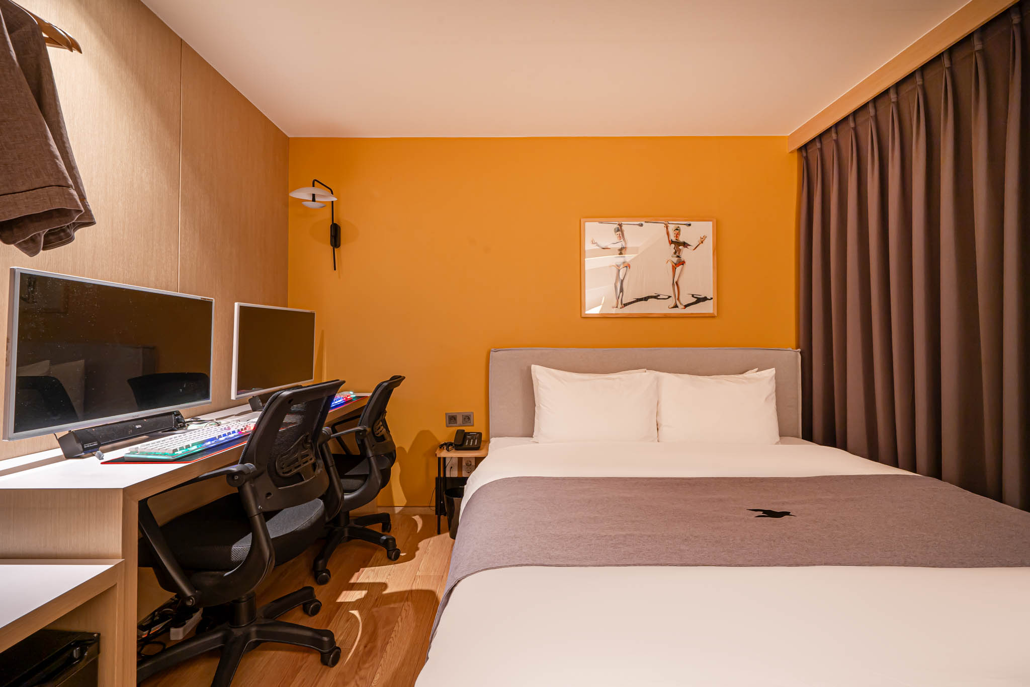 room detail thumbnail 1