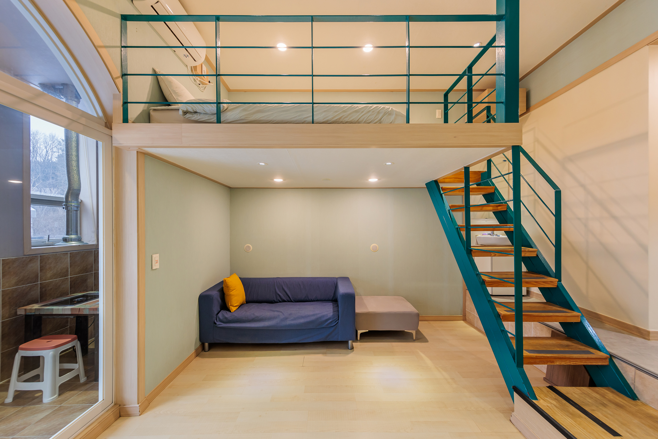 room detail thumbnail 2