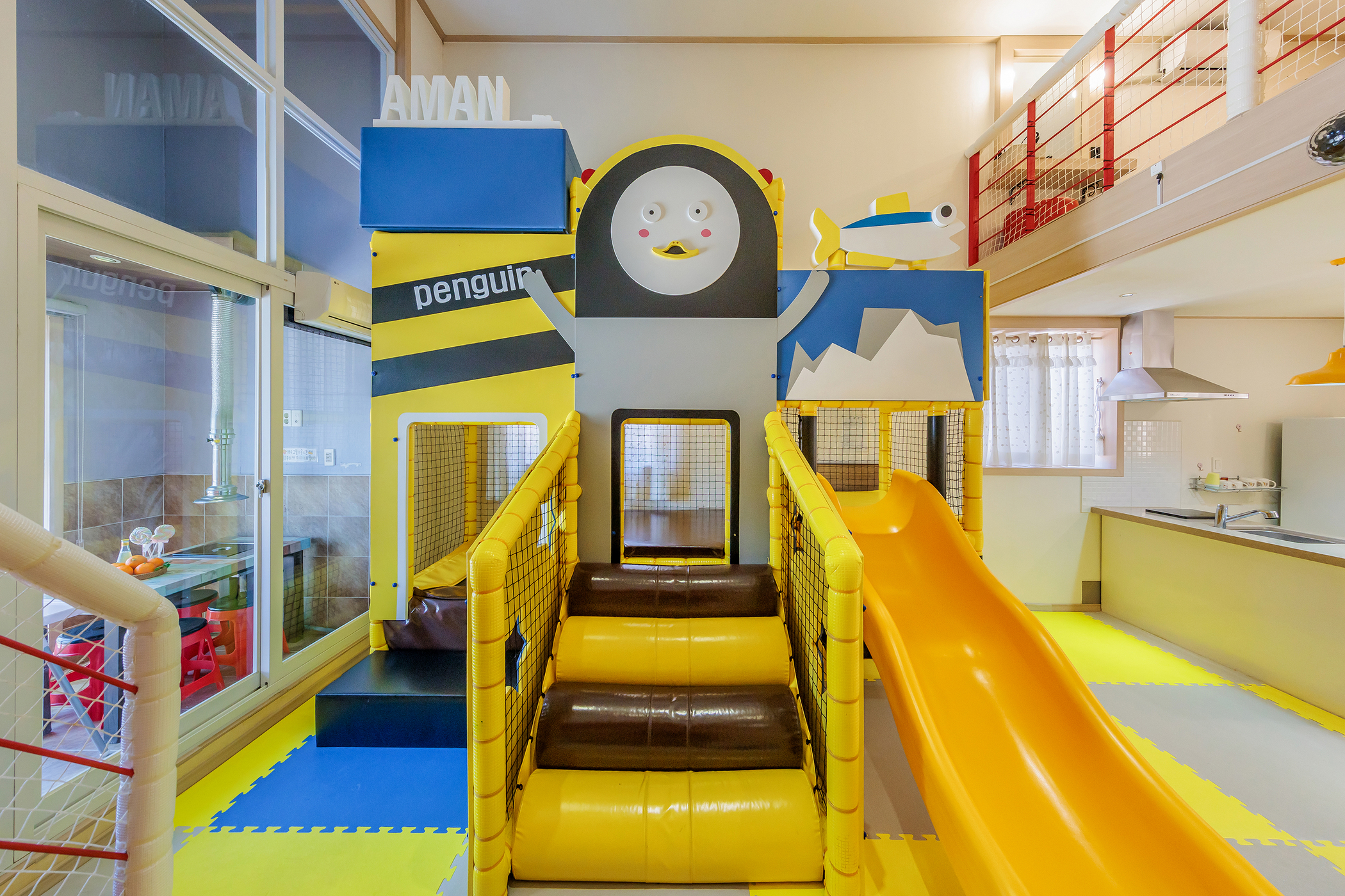 room detail thumbnail 2