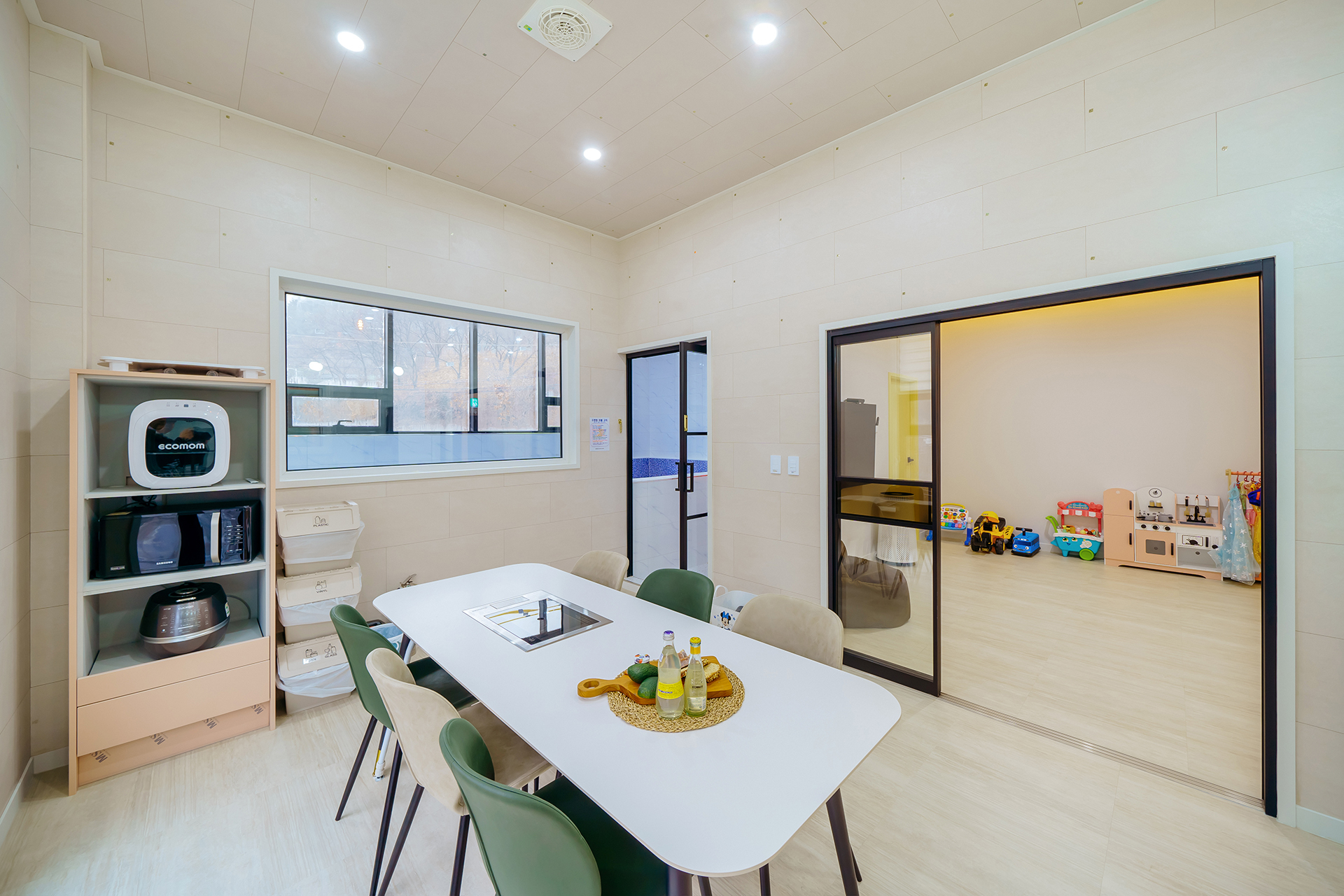 room detail thumbnail 2