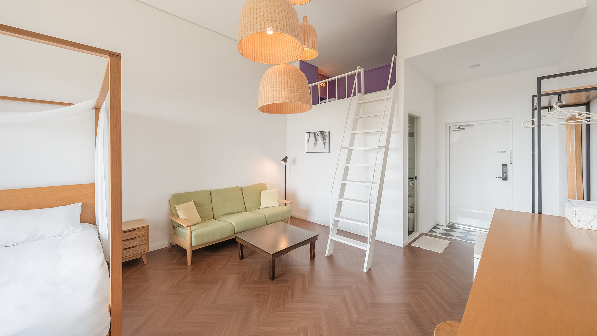 room detail thumbnail 2