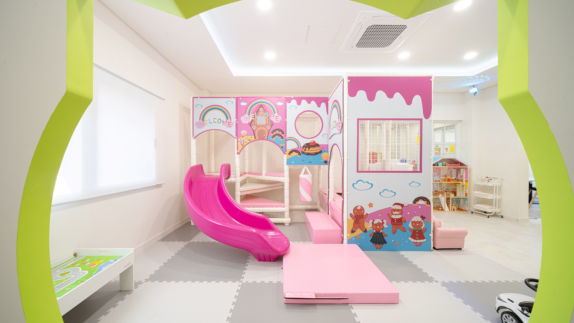 room detail thumbnail 2