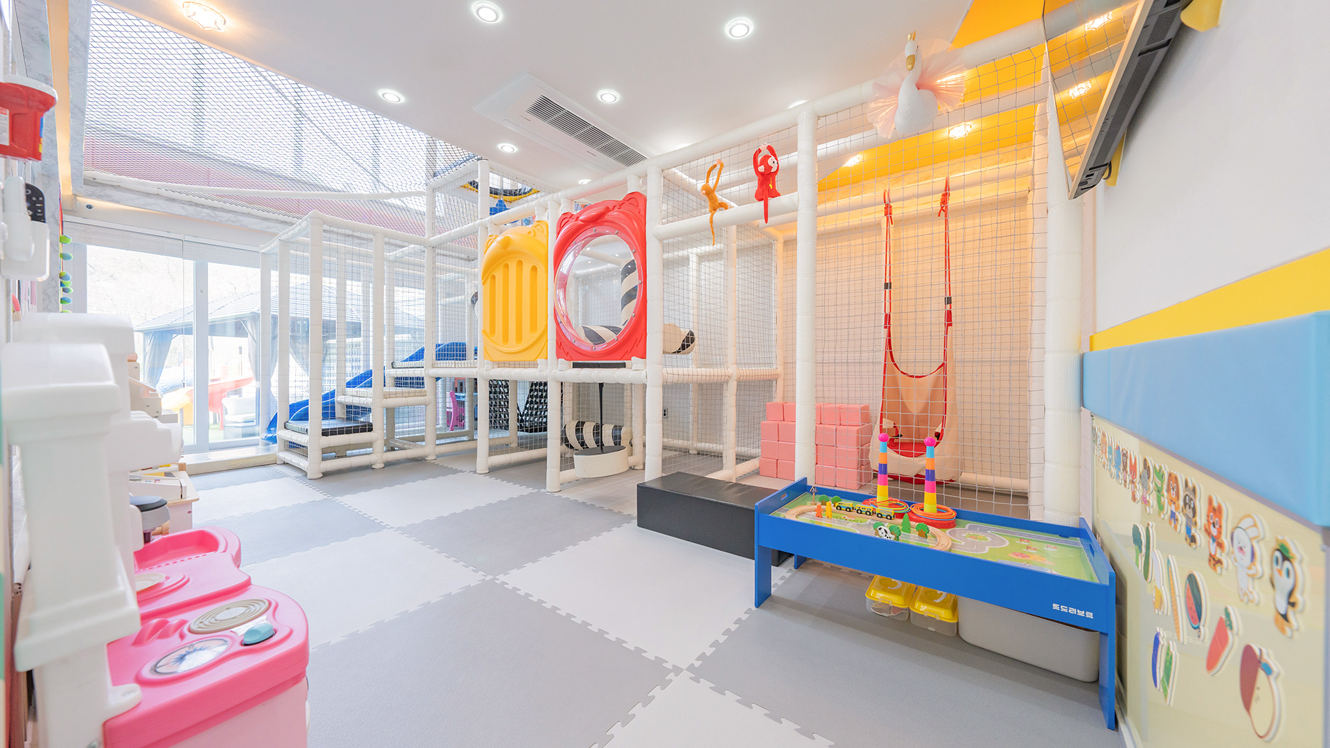 room detail thumbnail 1