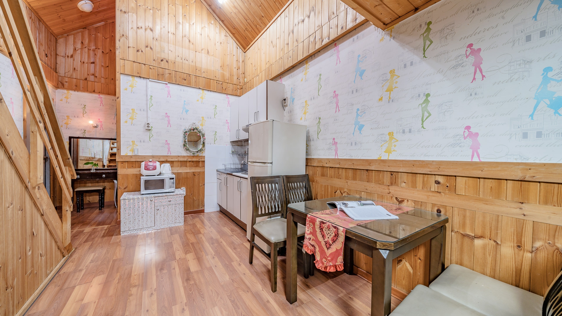 room detail thumbnail 2