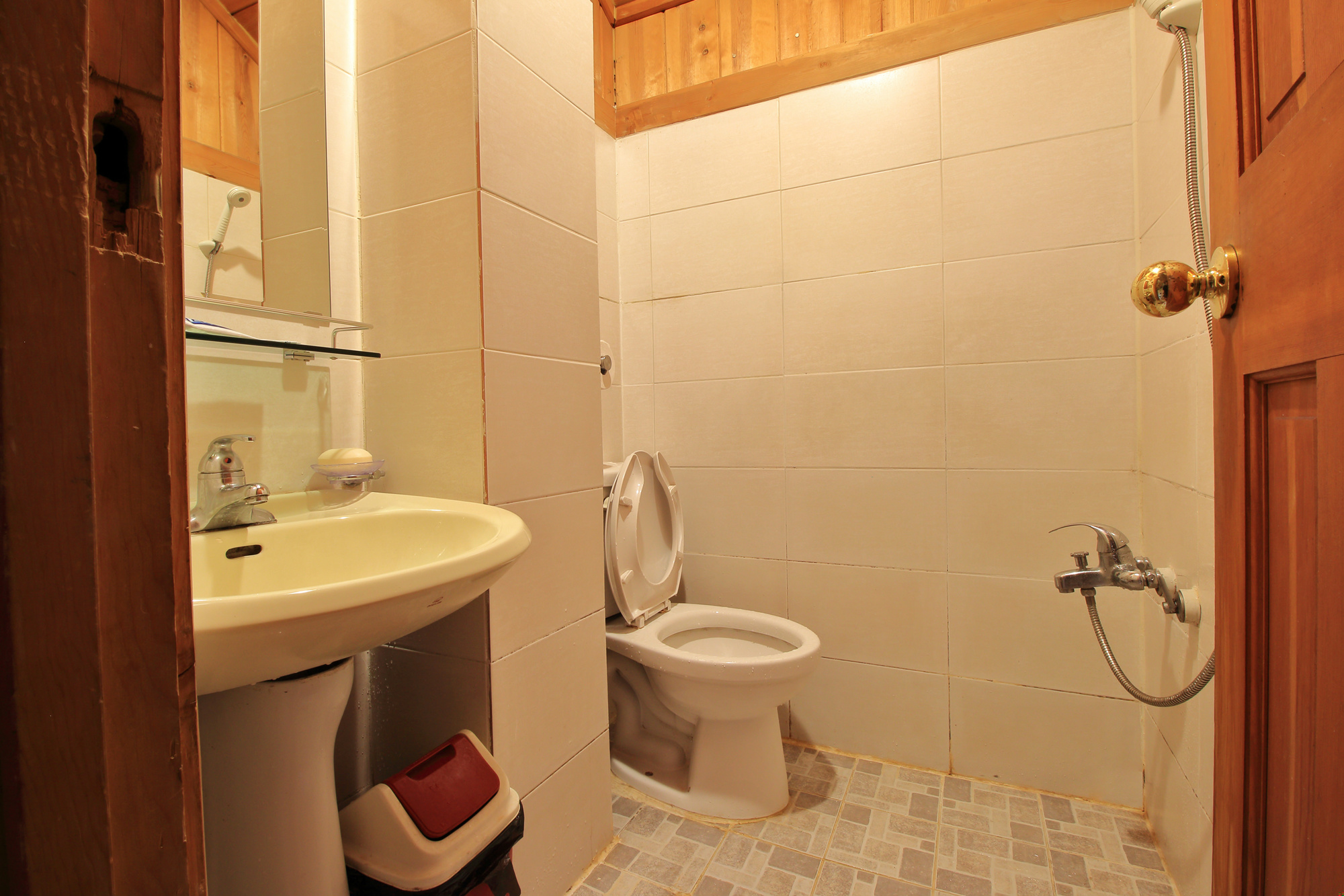 room detail thumbnail 1