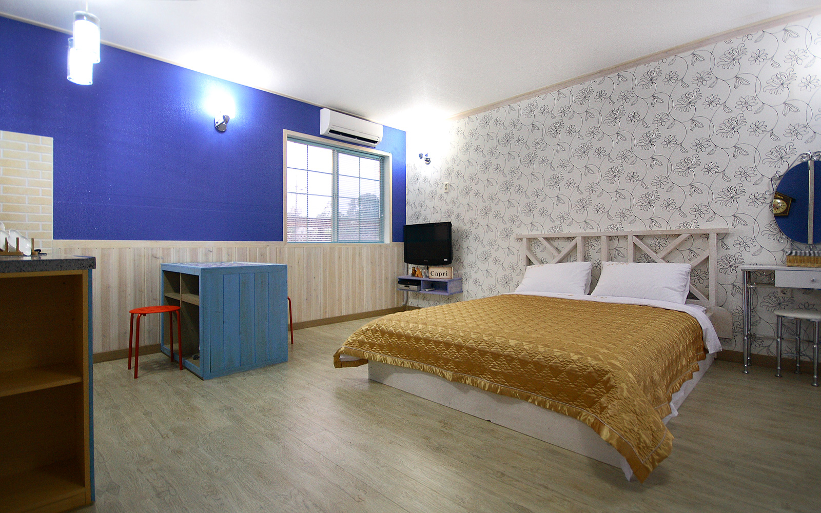 room detail thumbnail 0