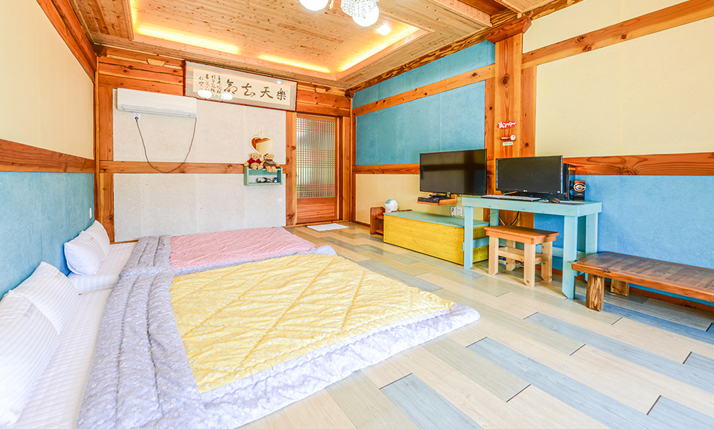 room detail thumbnail 2