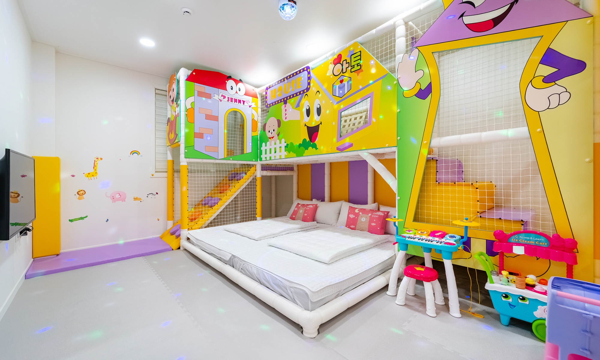 room detail thumbnail 2