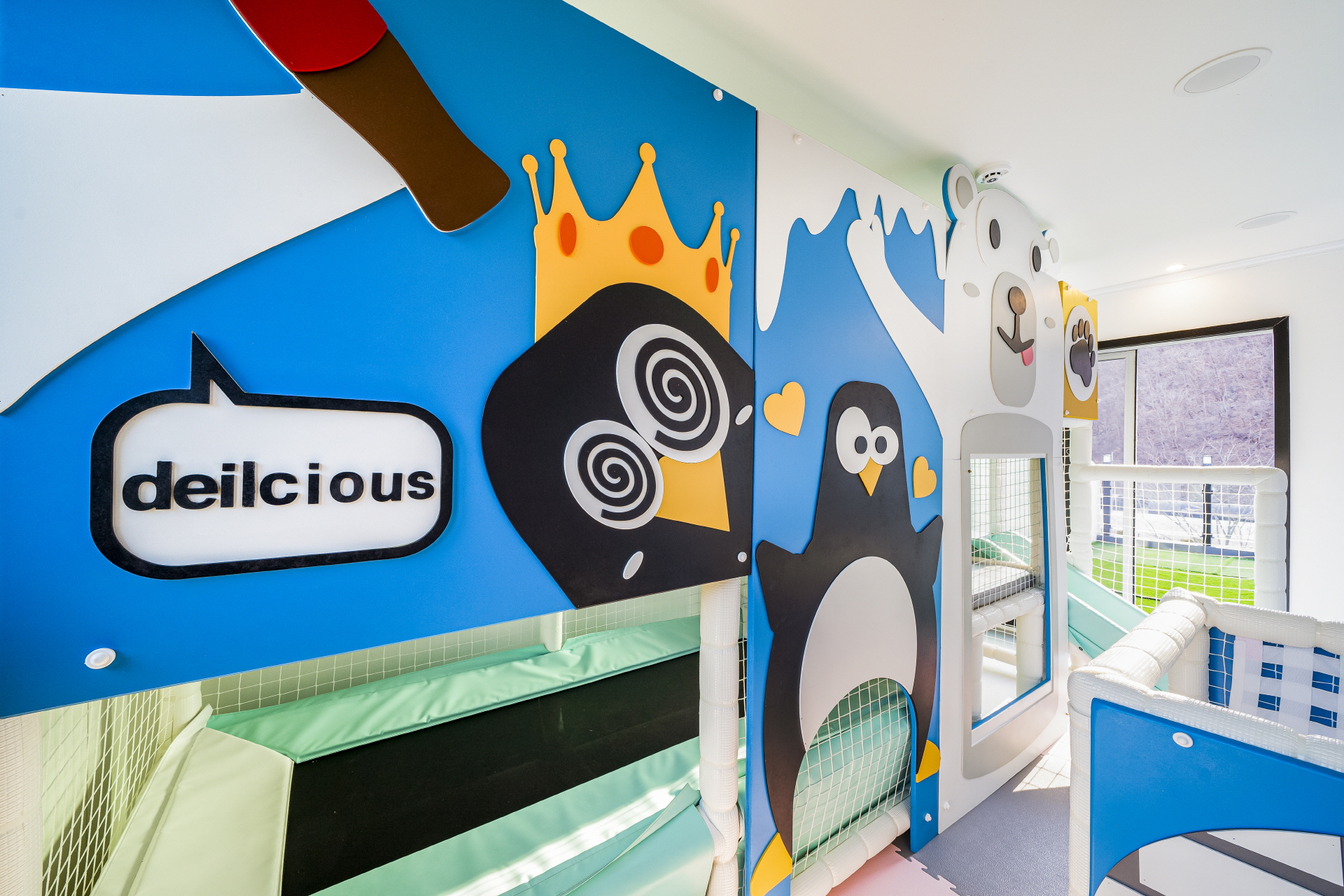 room detail thumbnail 1