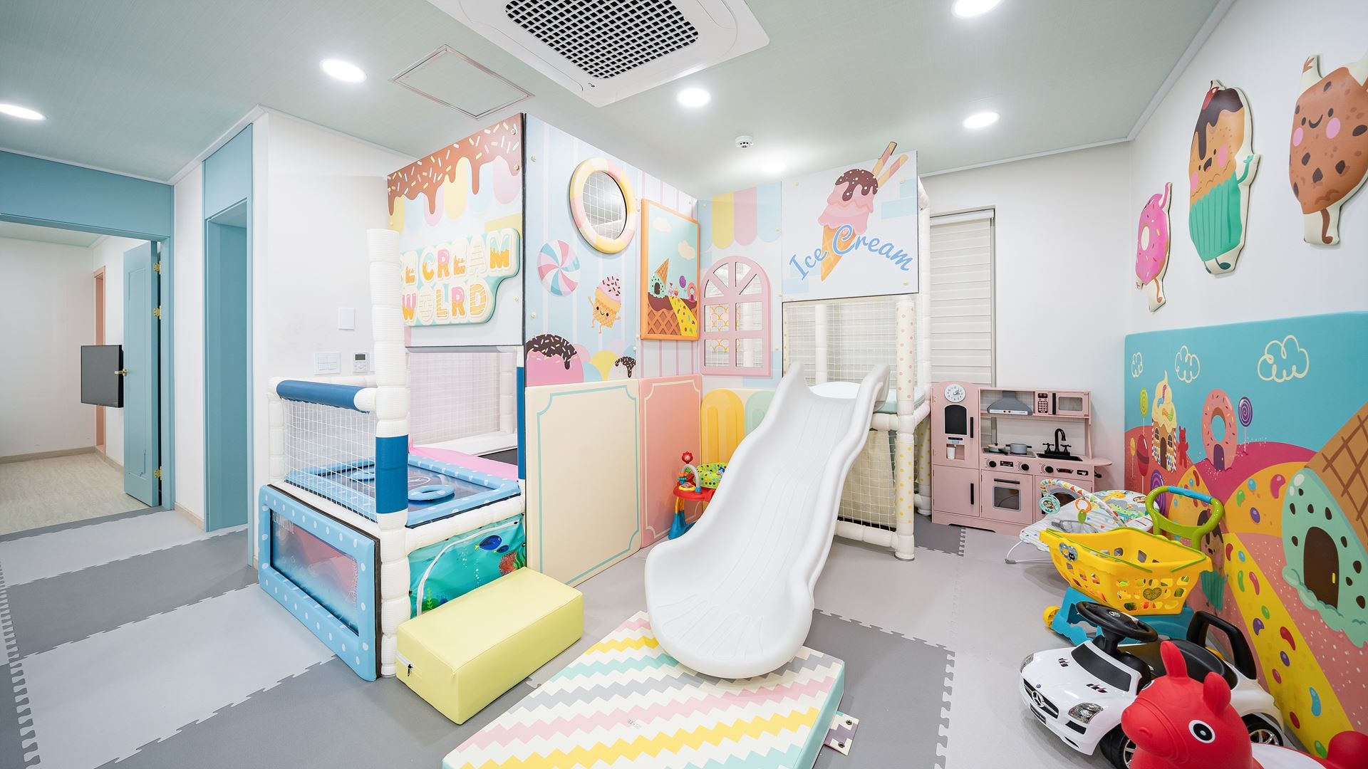 room detail thumbnail 2