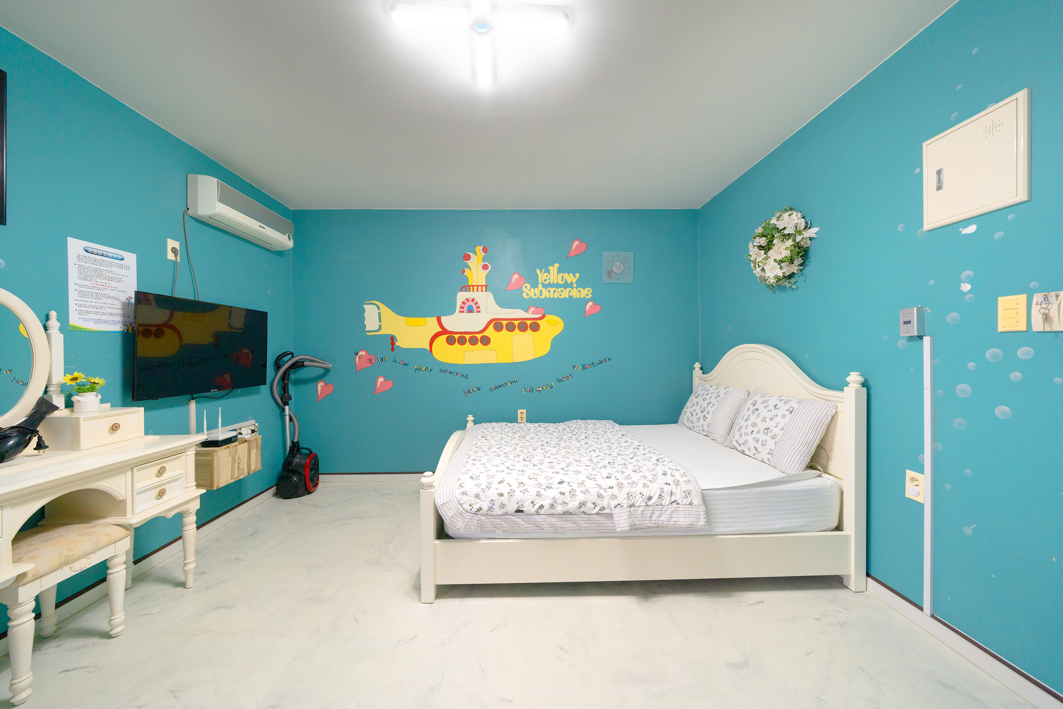 room detail thumbnail 2