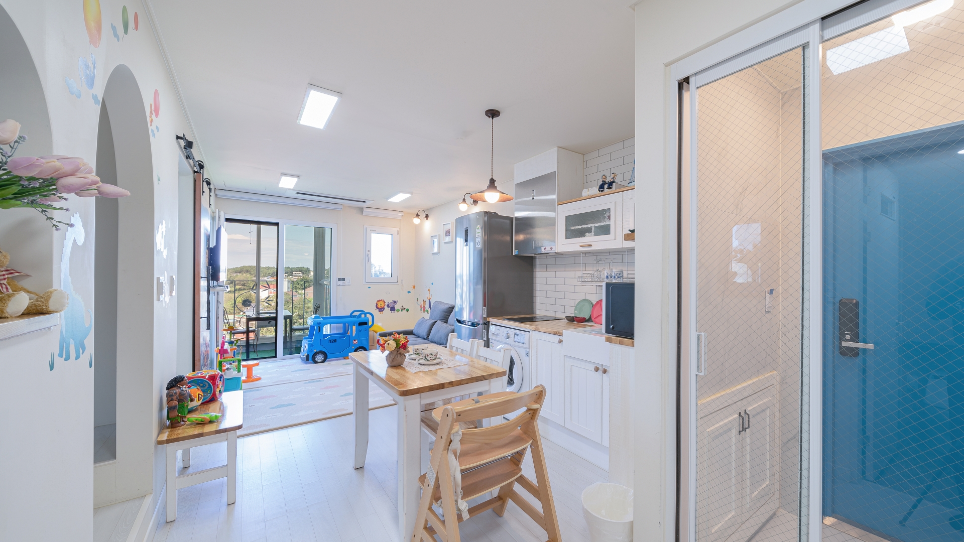 room detail thumbnail 1