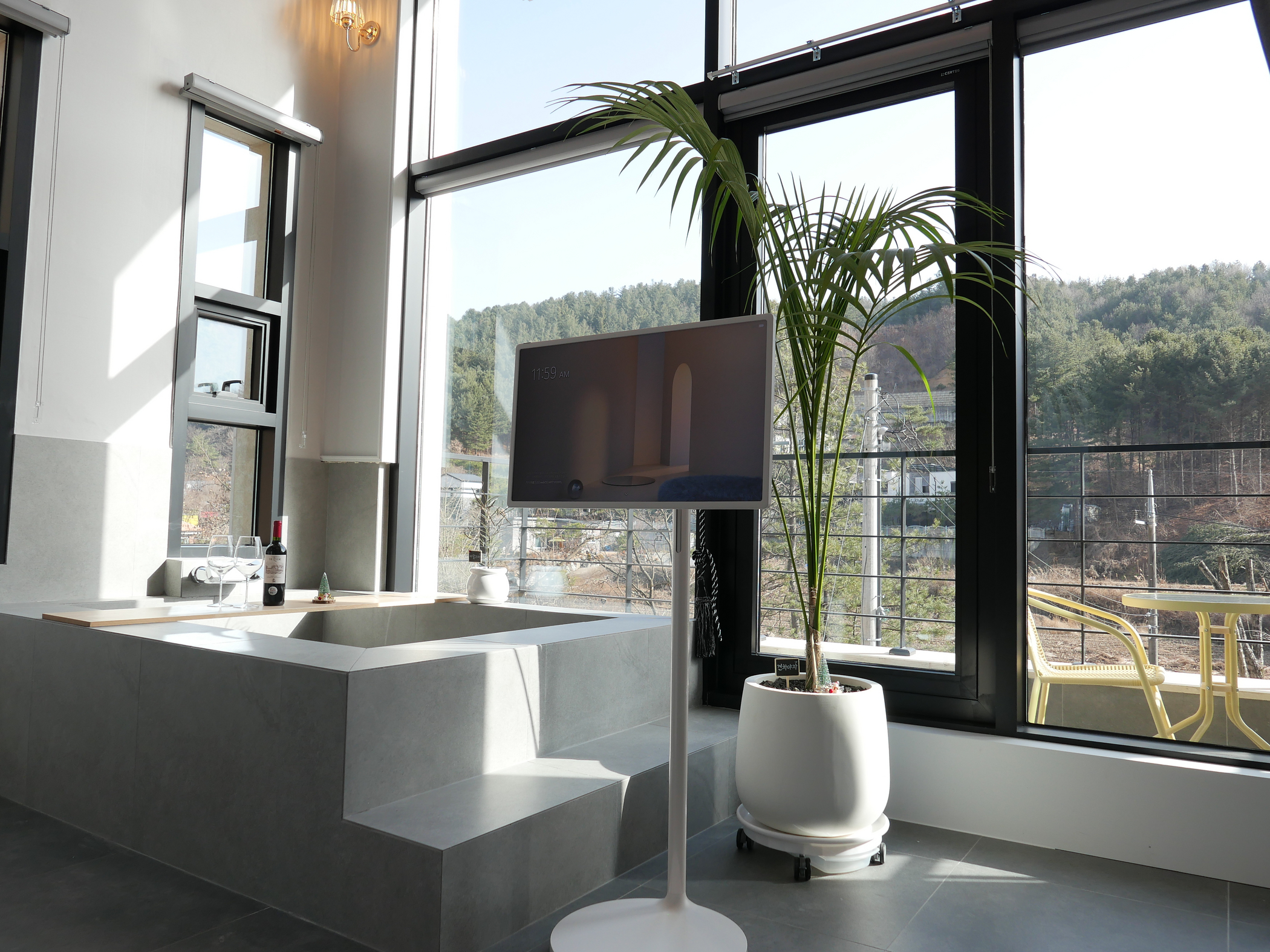 room detail thumbnail 1