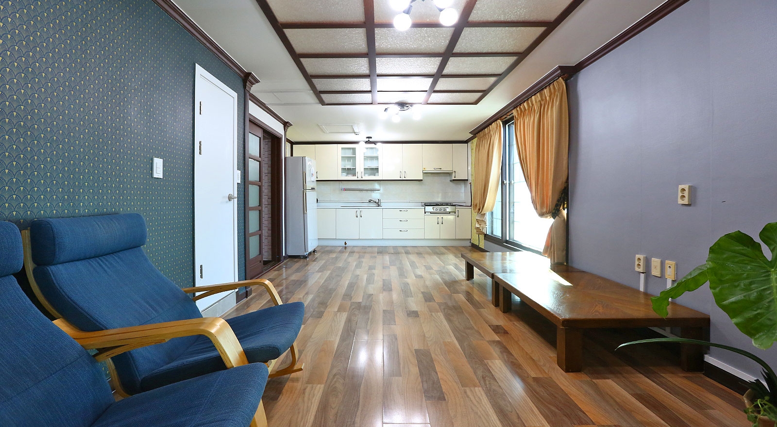 room detail thumbnail 2