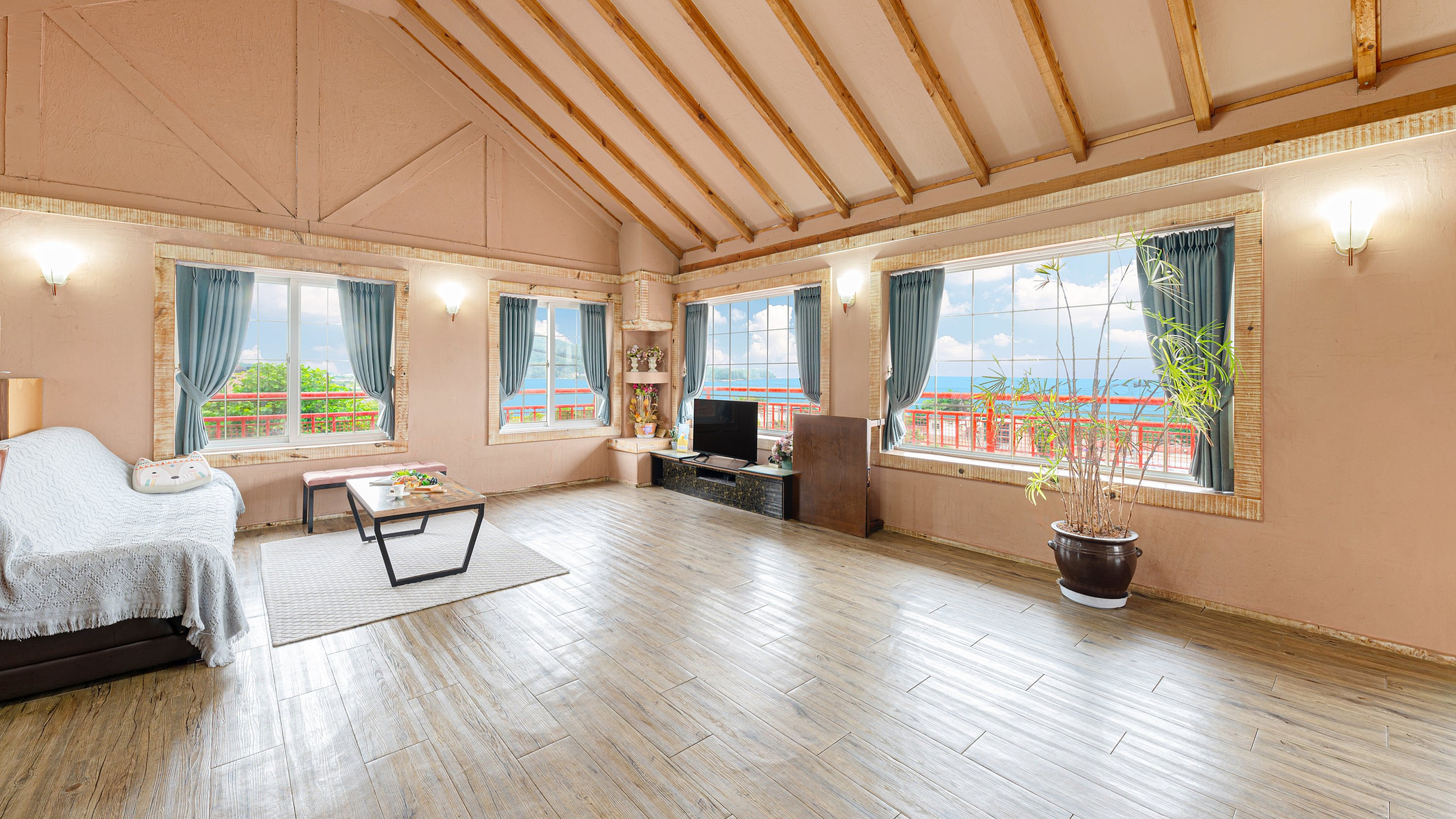 room detail thumbnail 2