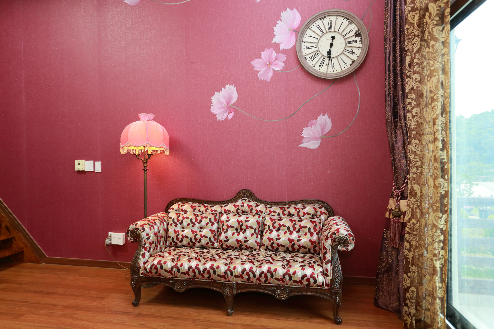 room detail thumbnail 2