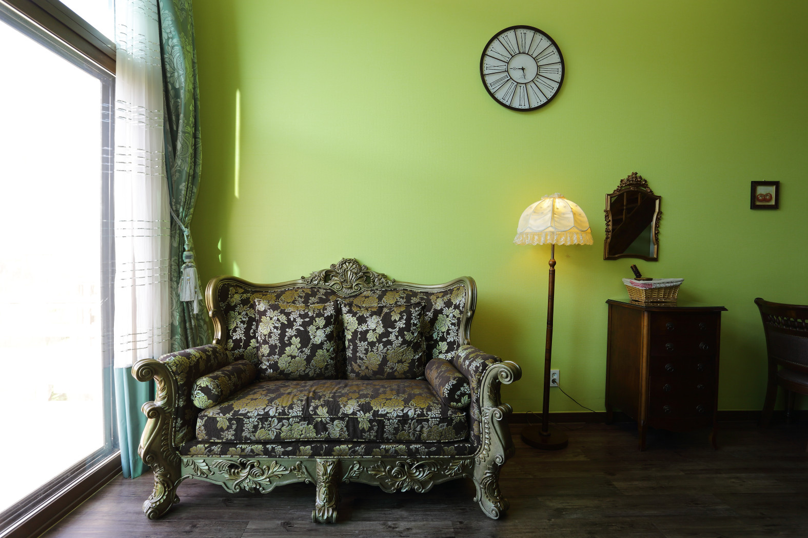 room detail thumbnail 1