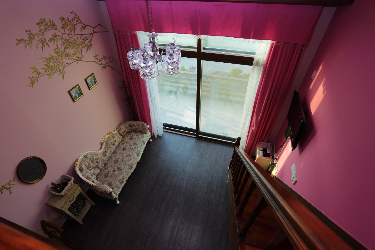 room detail thumbnail 2