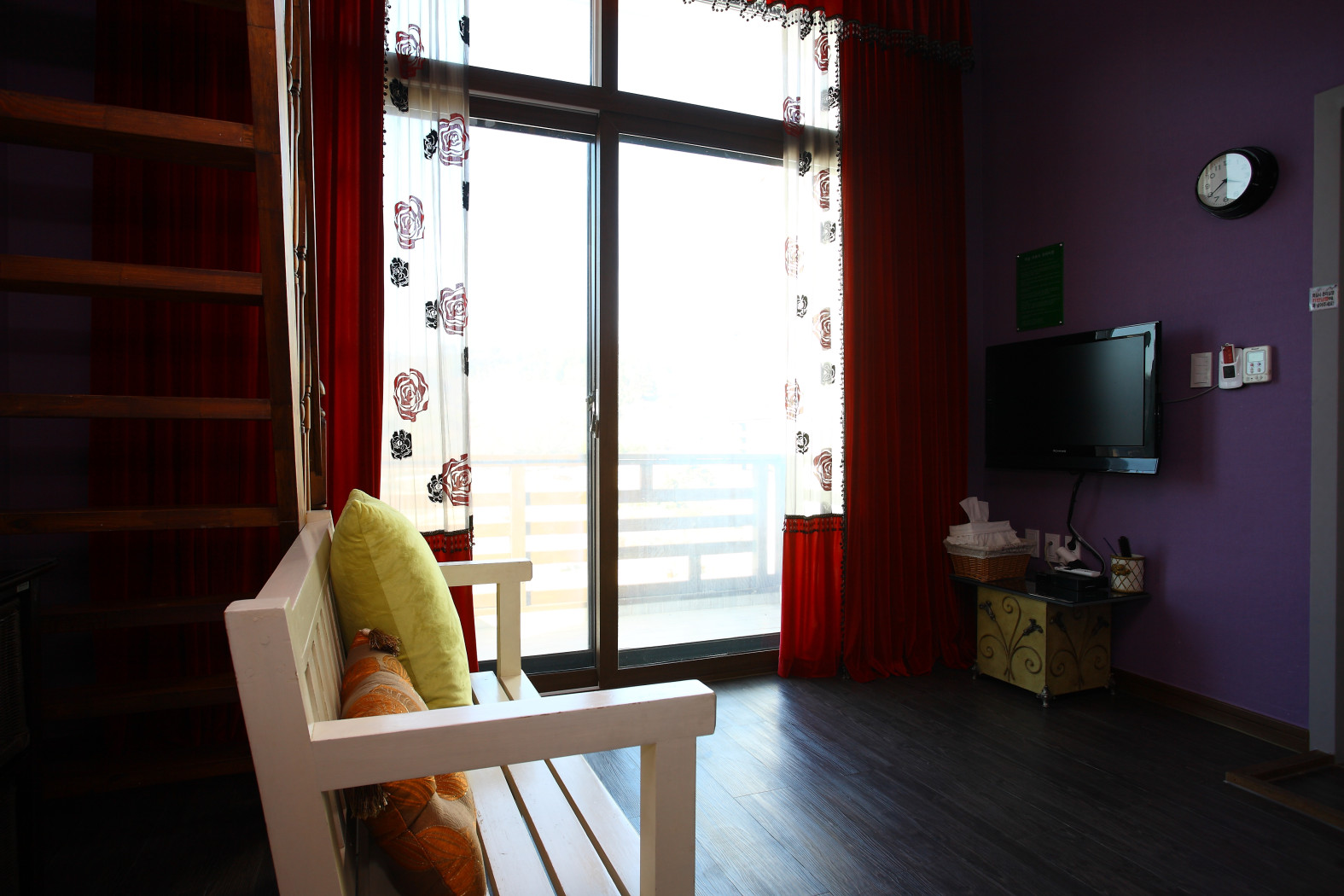 room detail thumbnail 2