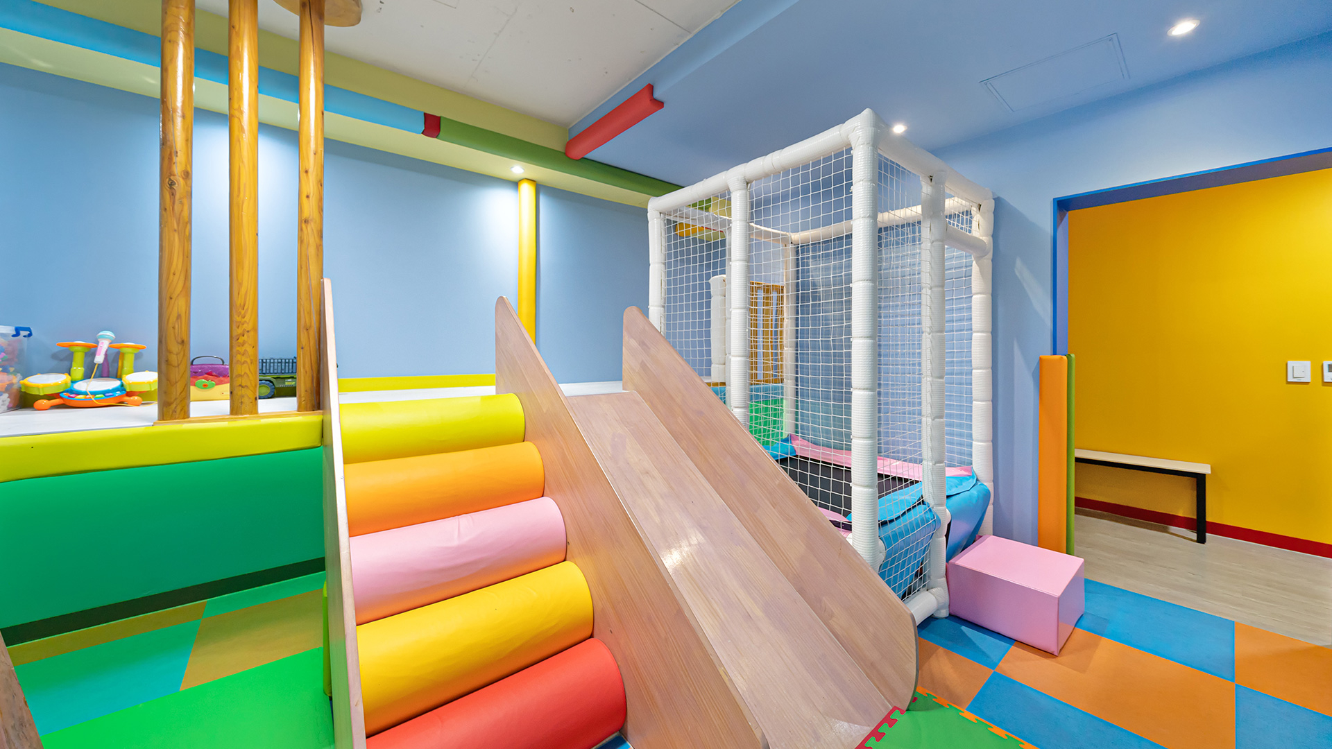 room detail thumbnail 2