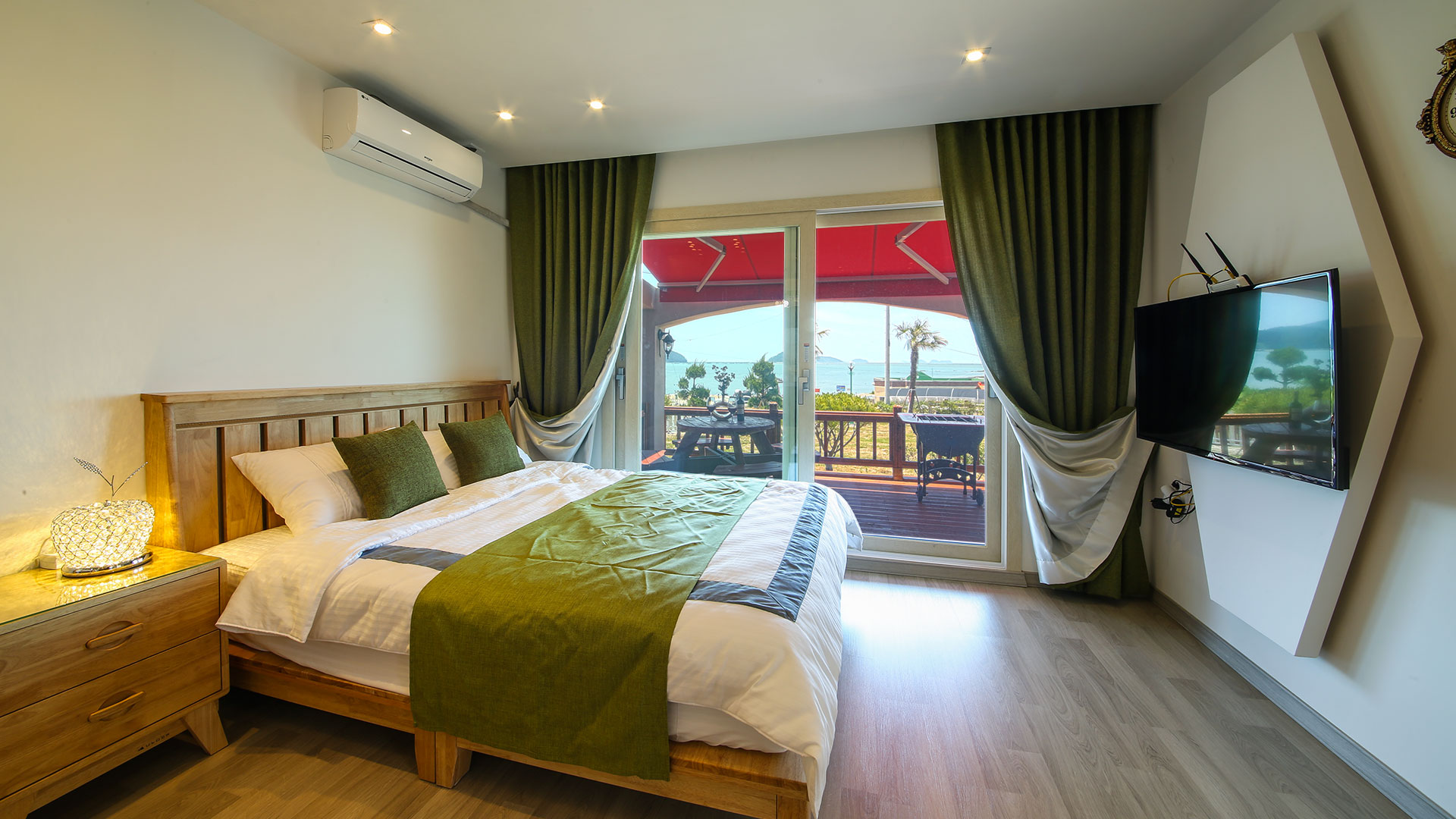 room detail thumbnail 1