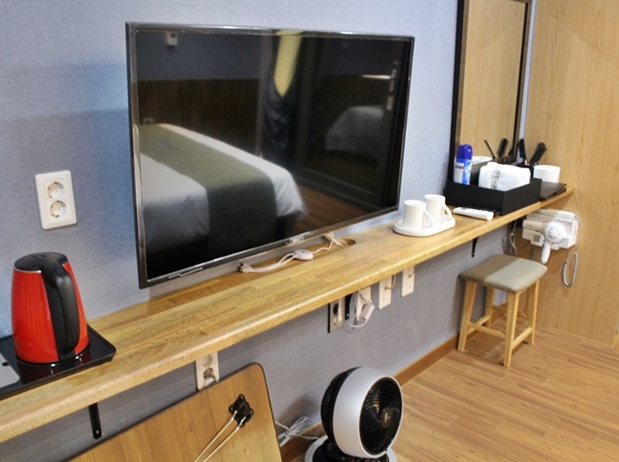 room detail thumbnail 2
