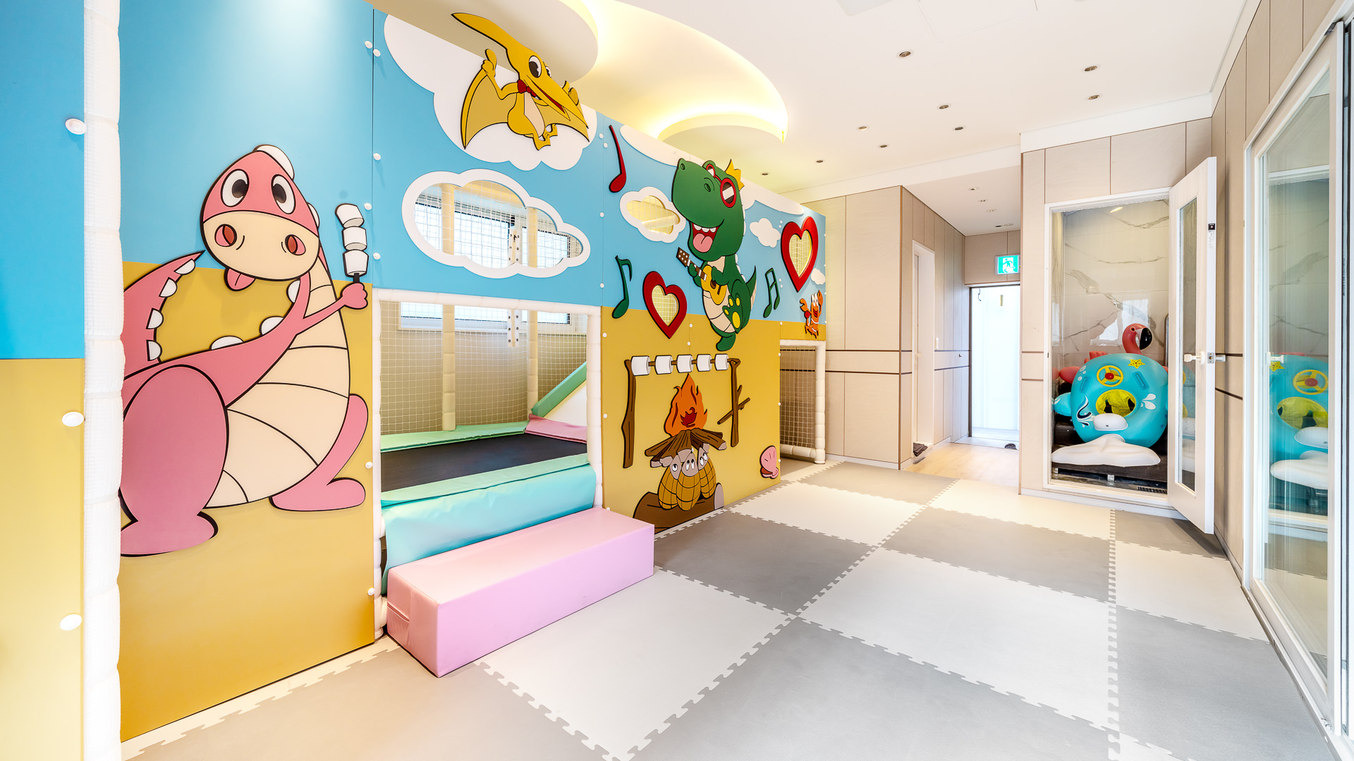 room detail thumbnail 1