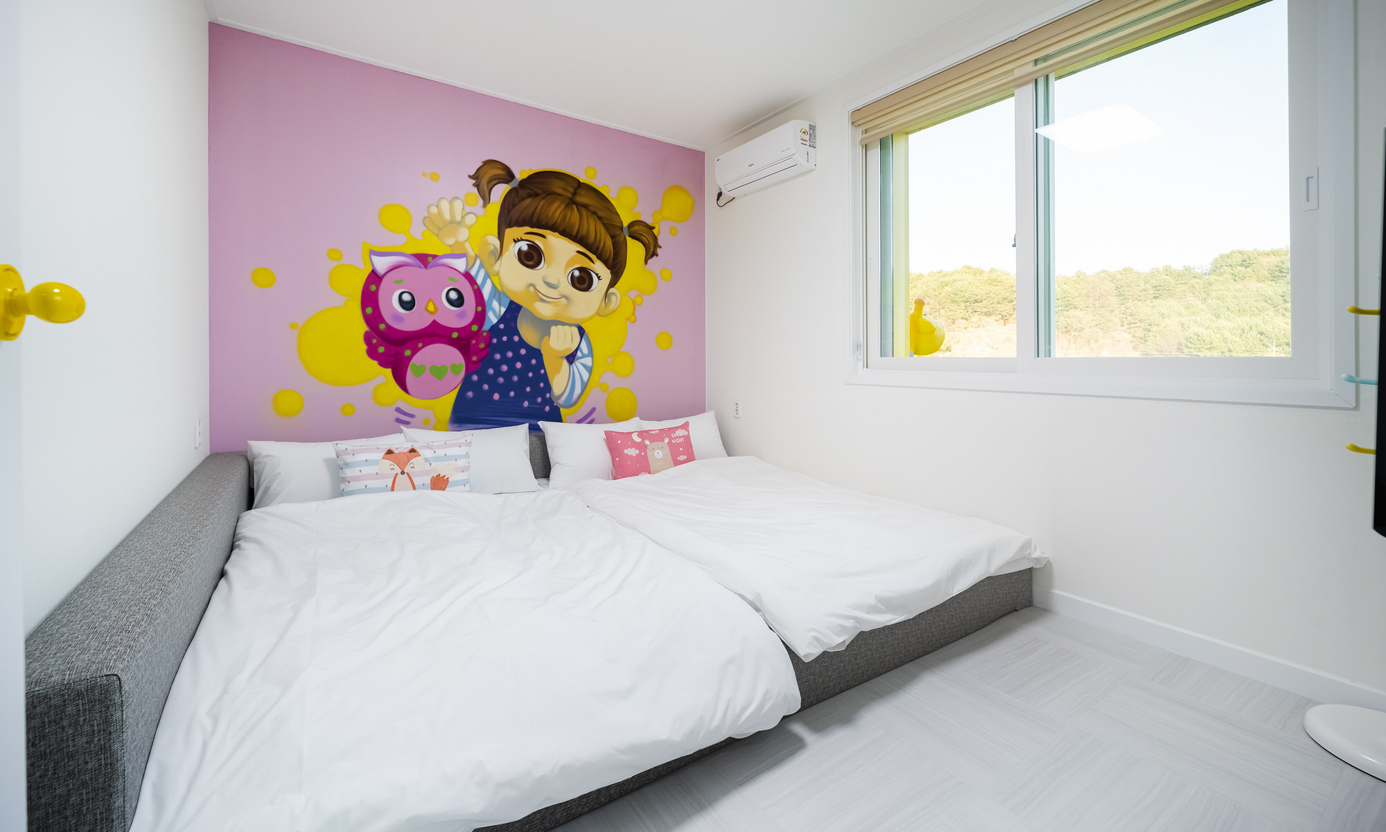 room detail thumbnail 2