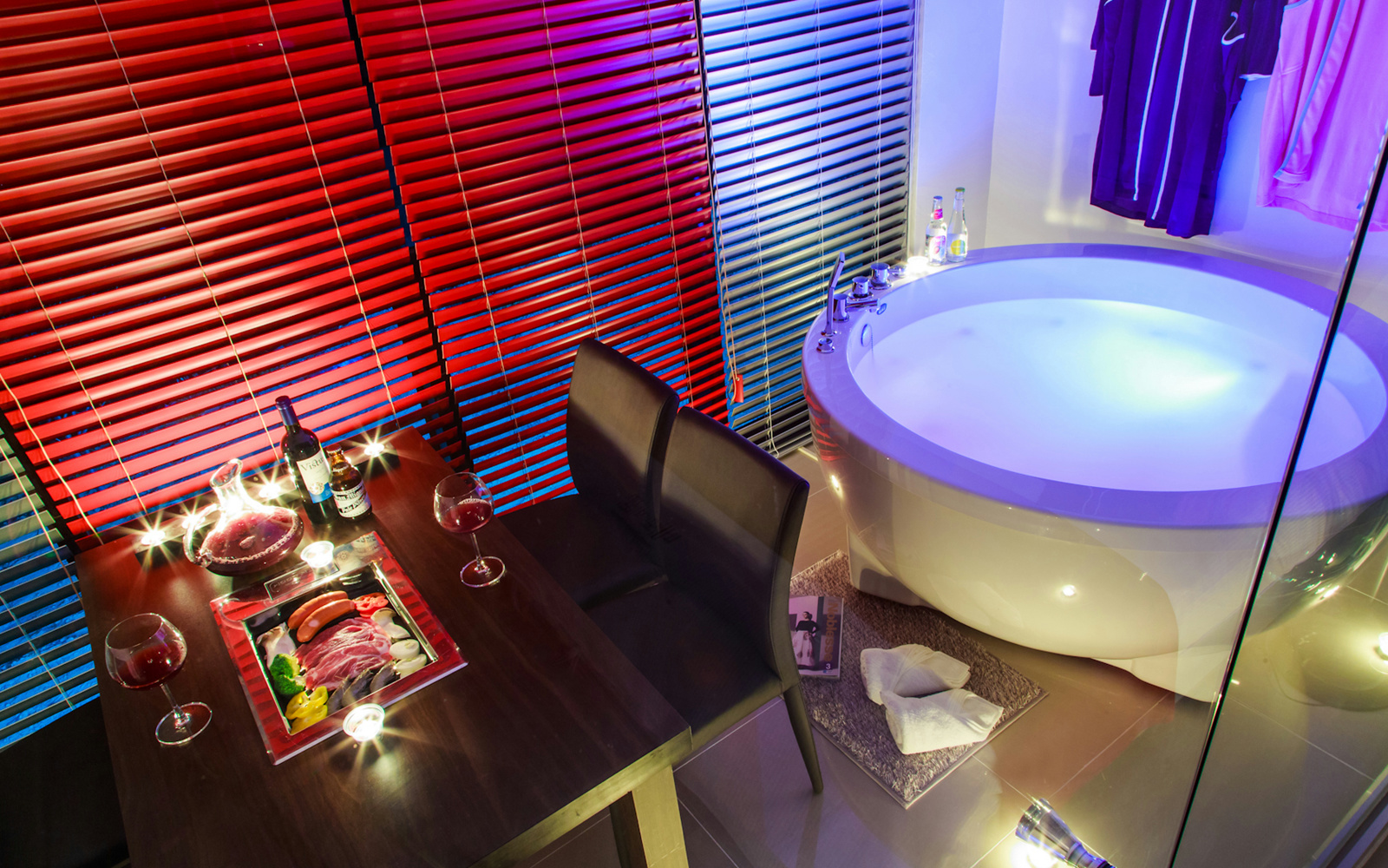 room detail thumbnail 1