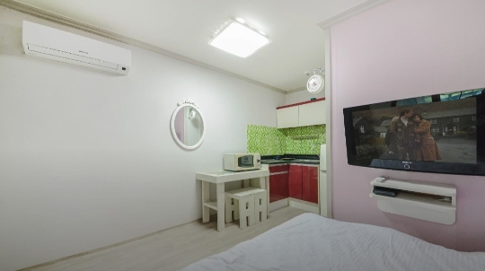 room detail thumbnail 1