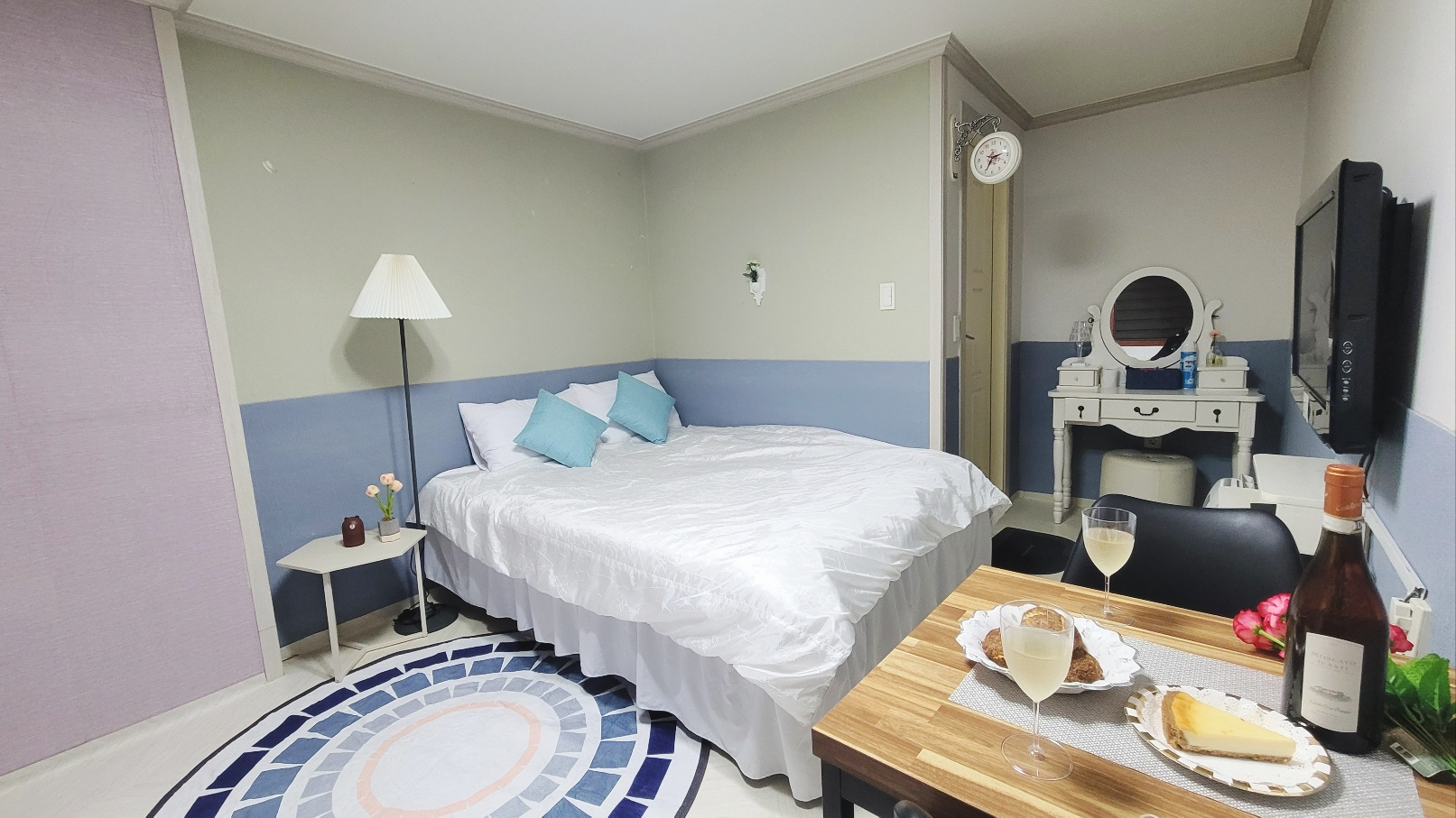 room detail thumbnail 1