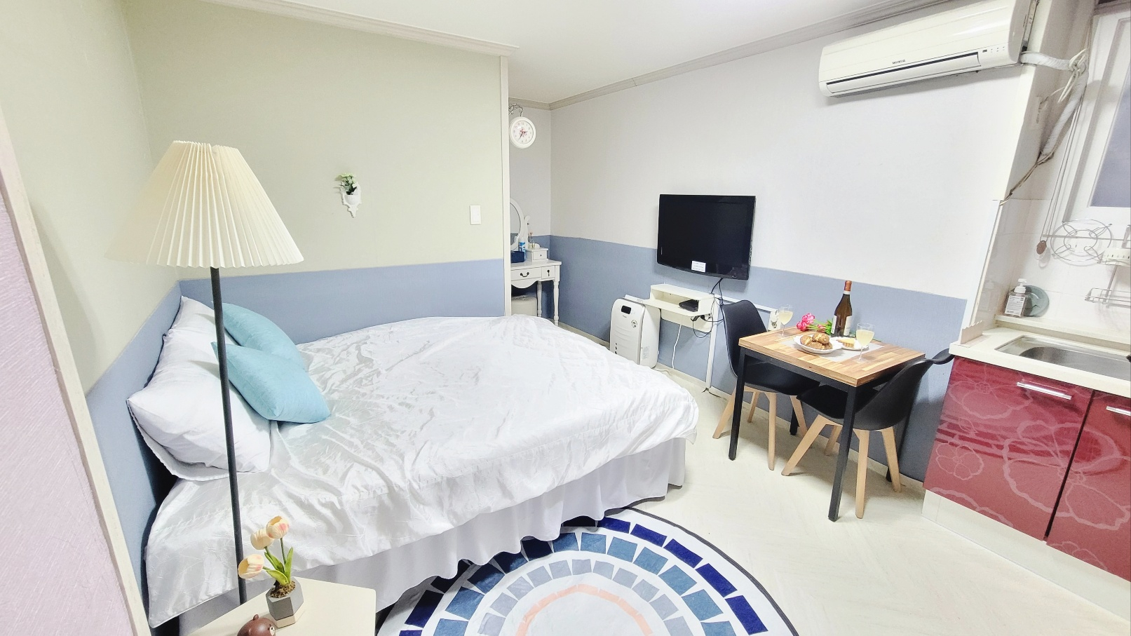 room detail thumbnail 2