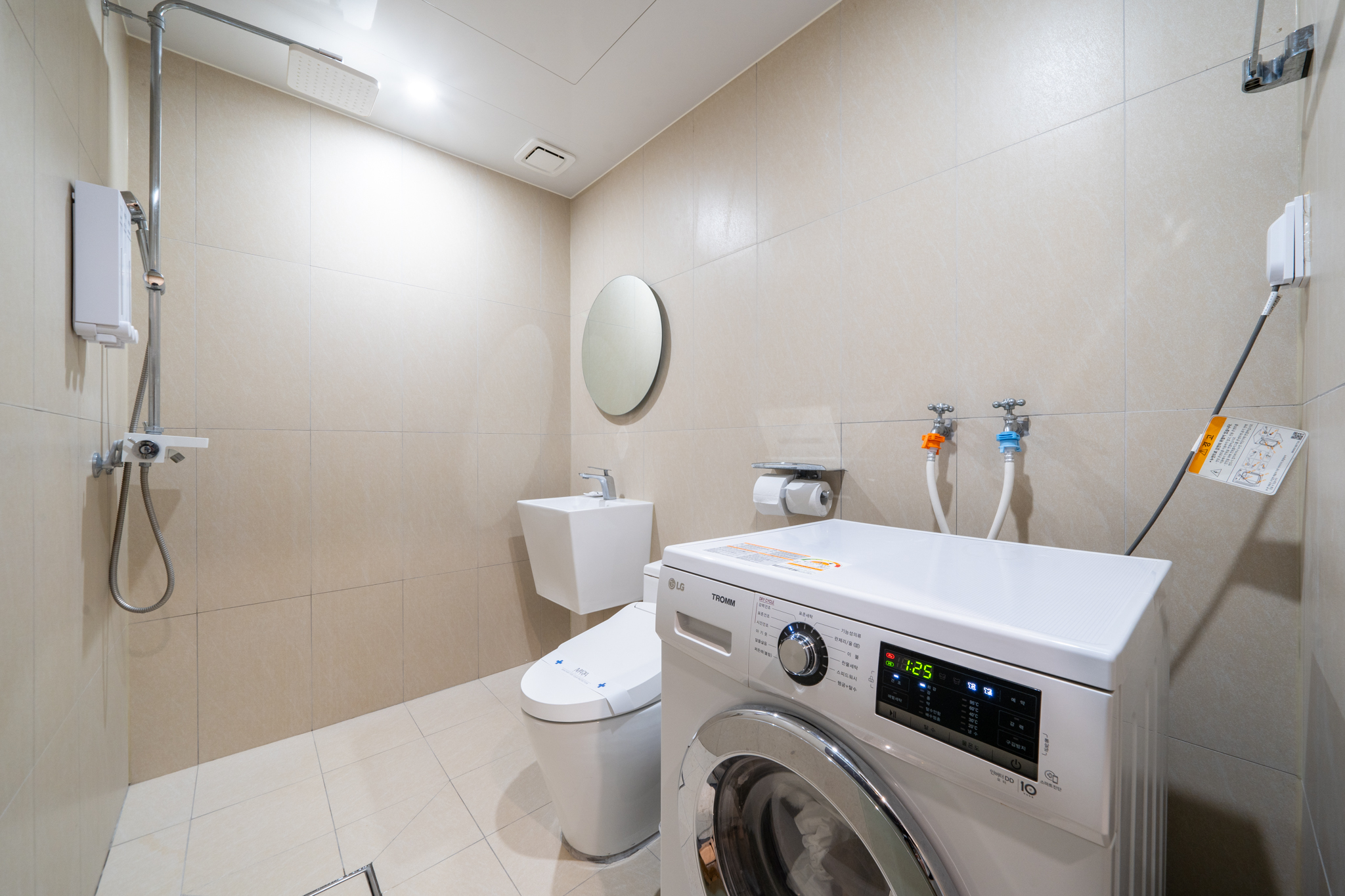 디럭스 + 세탁(세탁/건조/고사양 노하드PC/65인치 스마트TV/넷플릭스, 유튜브 가능)