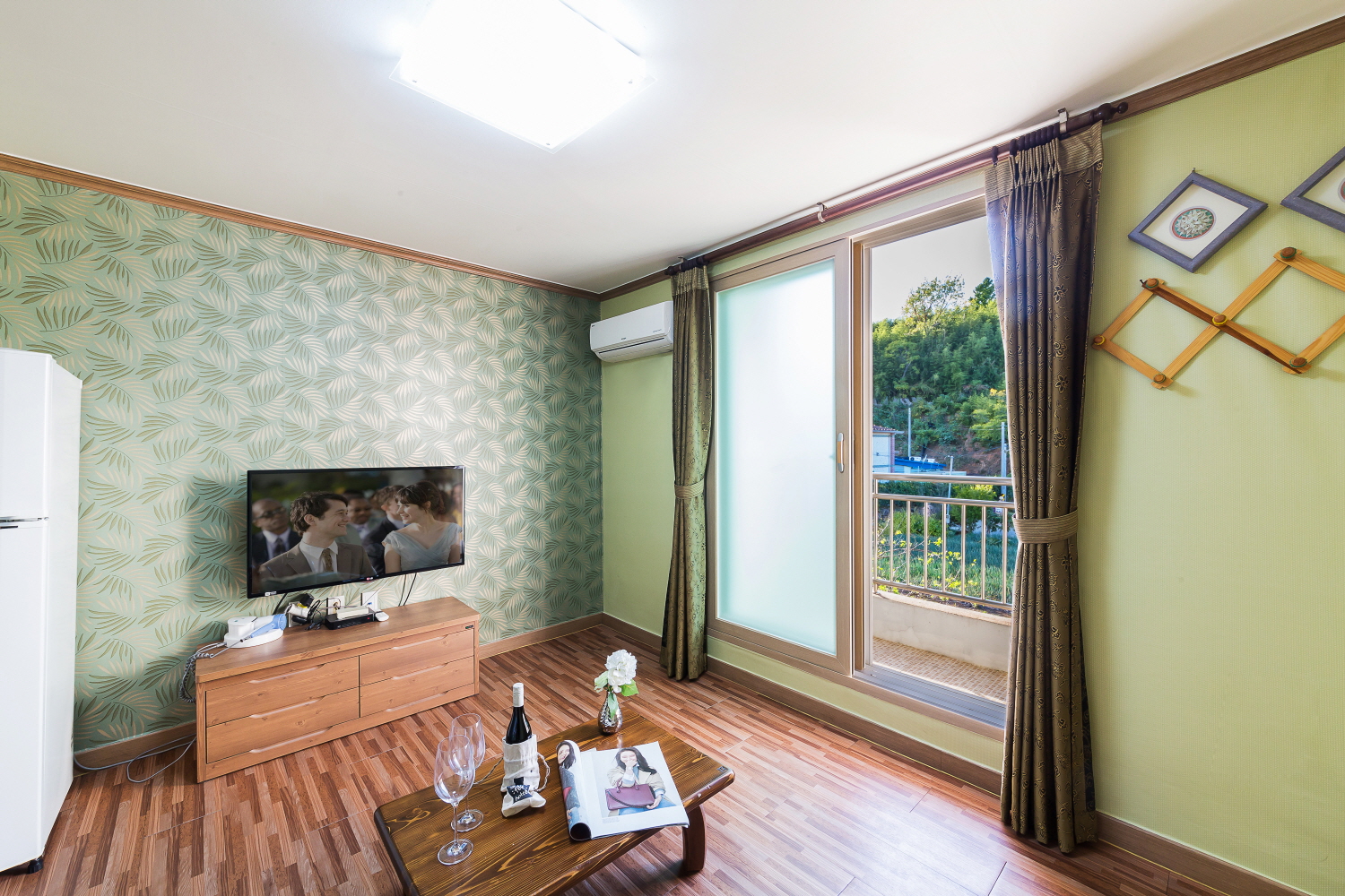 room detail thumbnail 1