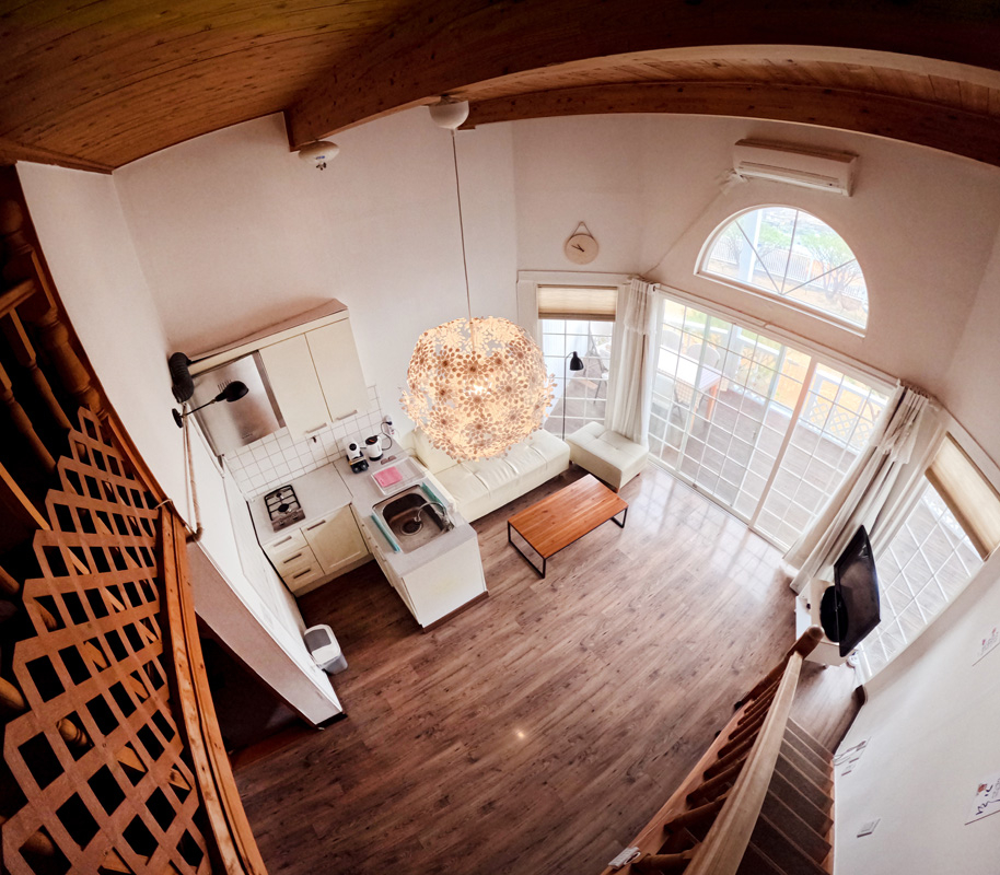 room detail thumbnail 2