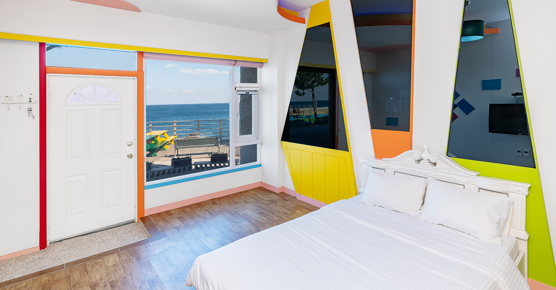 room detail thumbnail 1