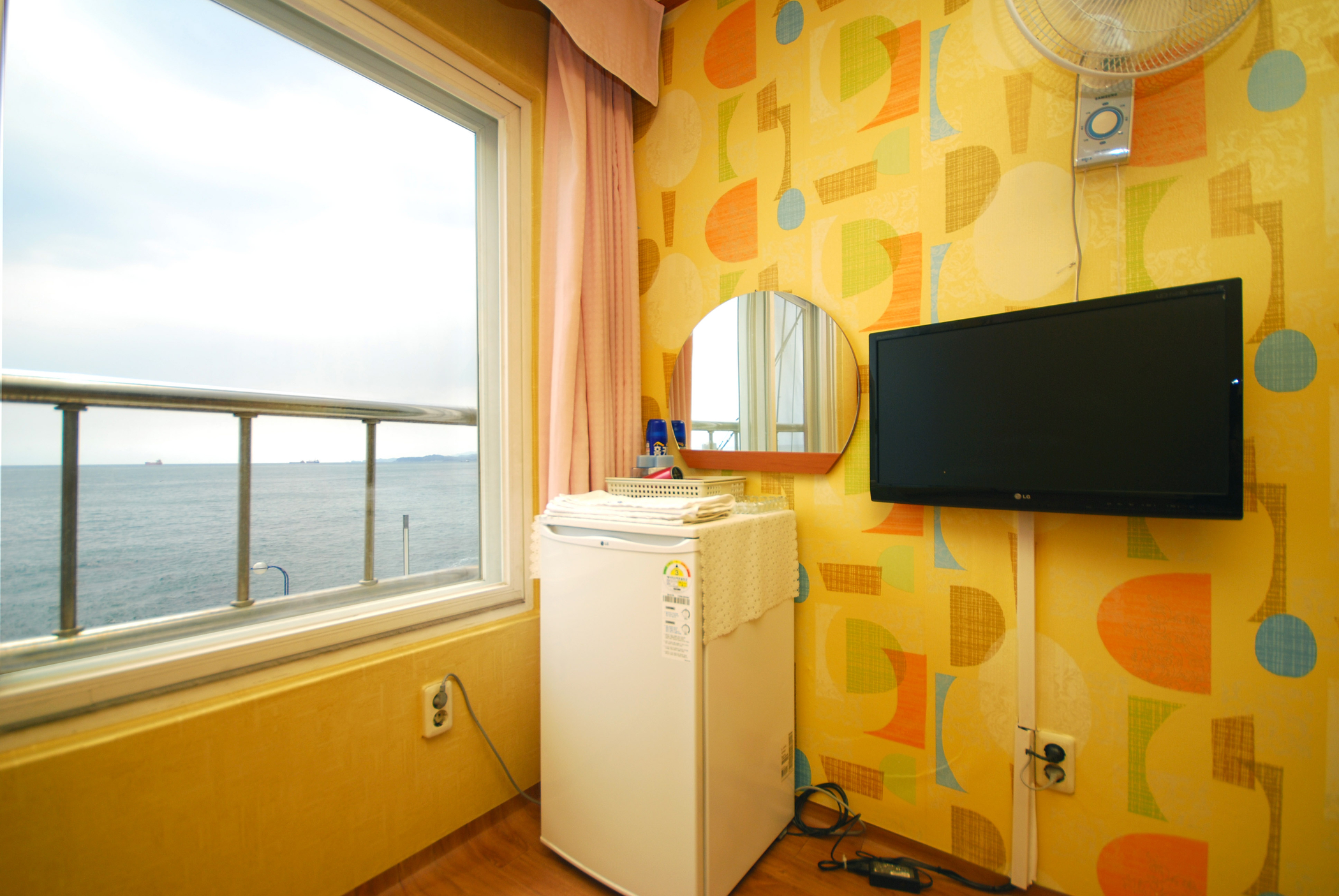room detail thumbnail 1