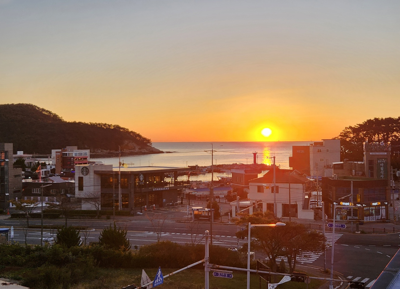 https://yaimg.yanolja.com/v5/2025/04/23/07/680897fdd7fab5.61291258.jpg