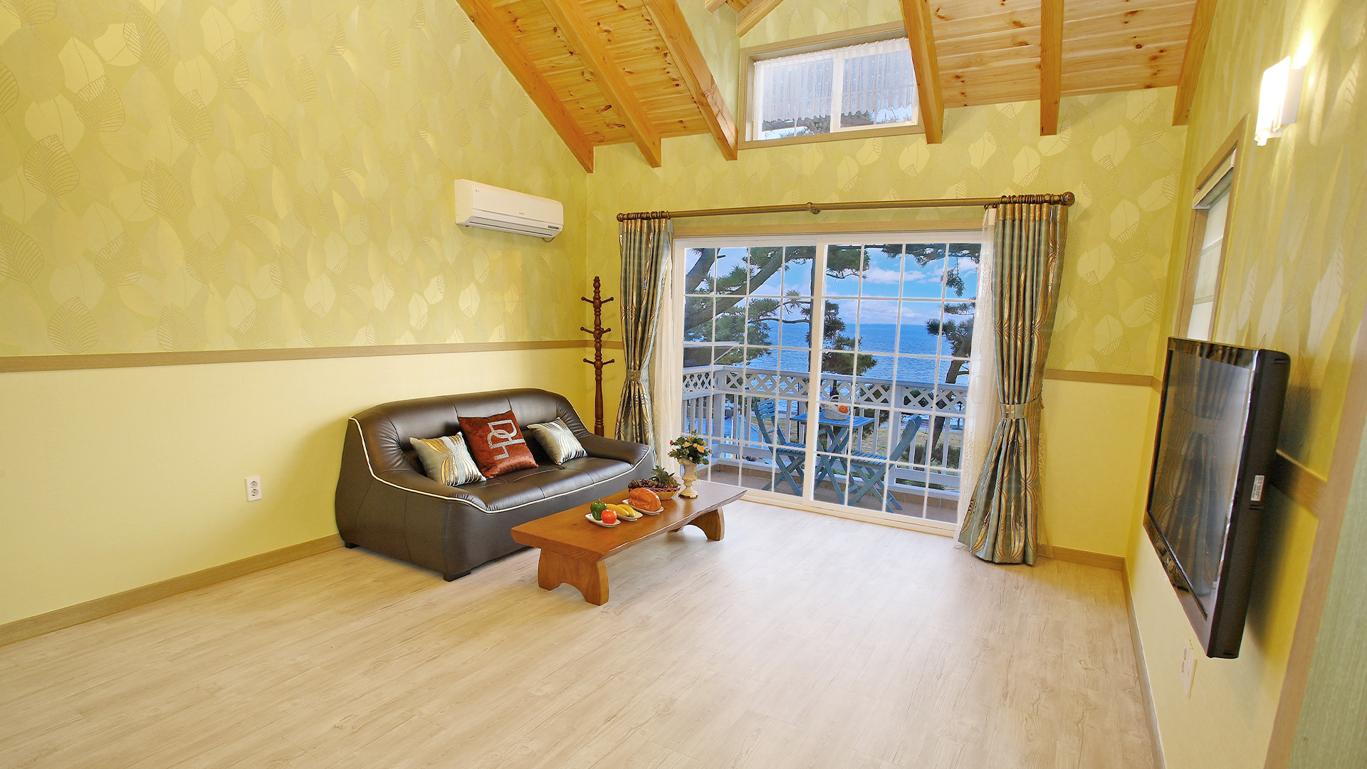 room detail thumbnail 1