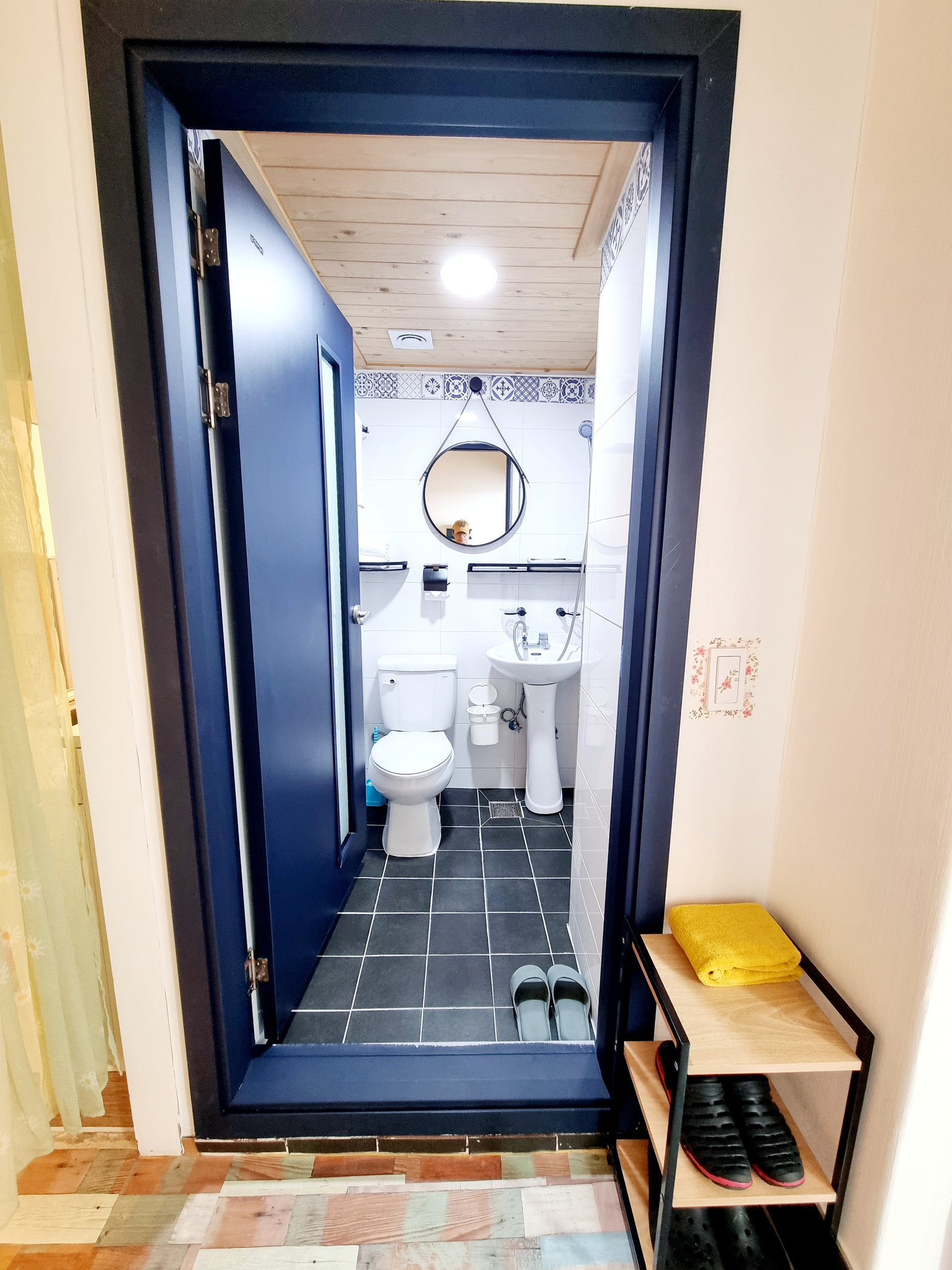 room detail thumbnail 1