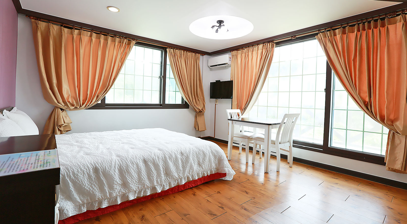 room detail thumbnail 0