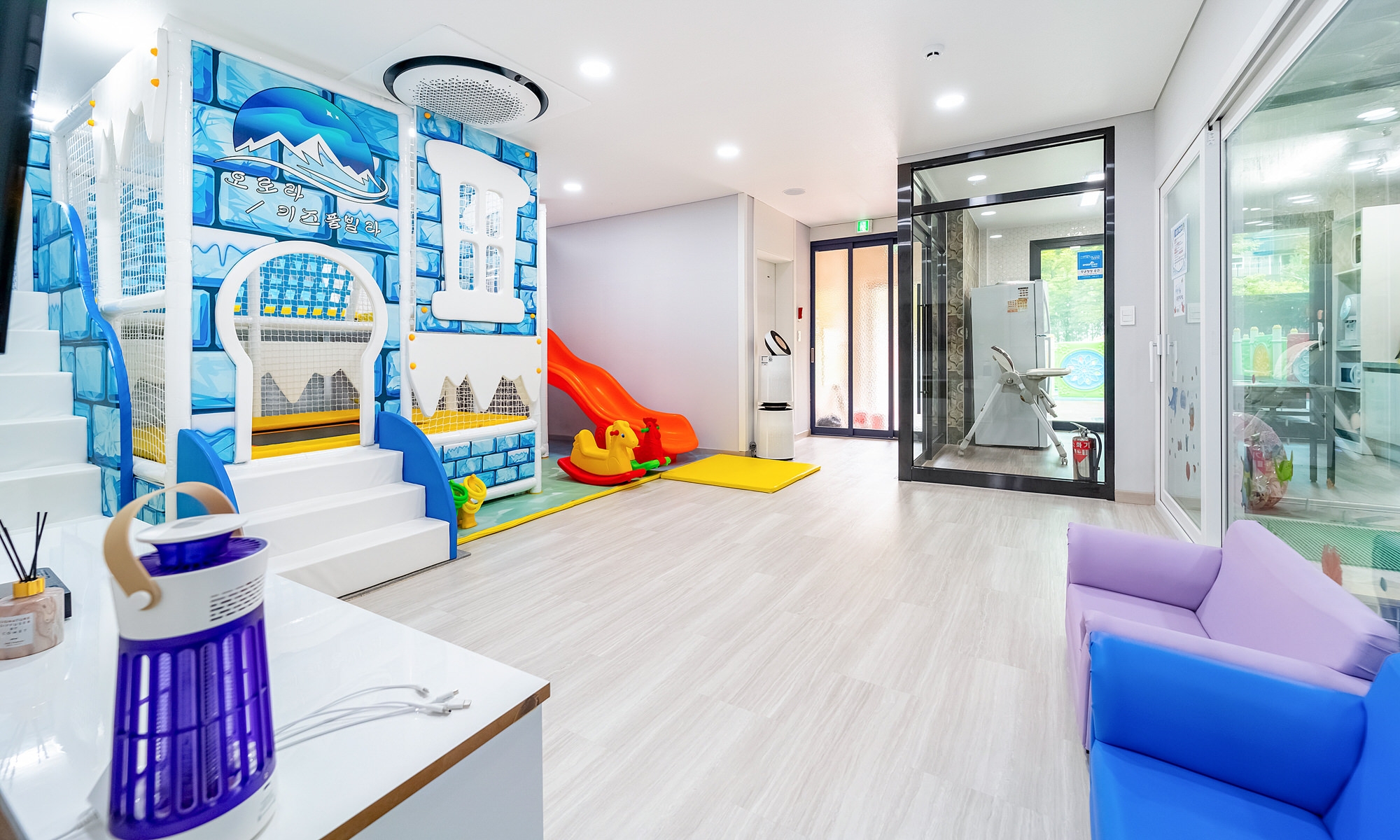 room detail thumbnail 1