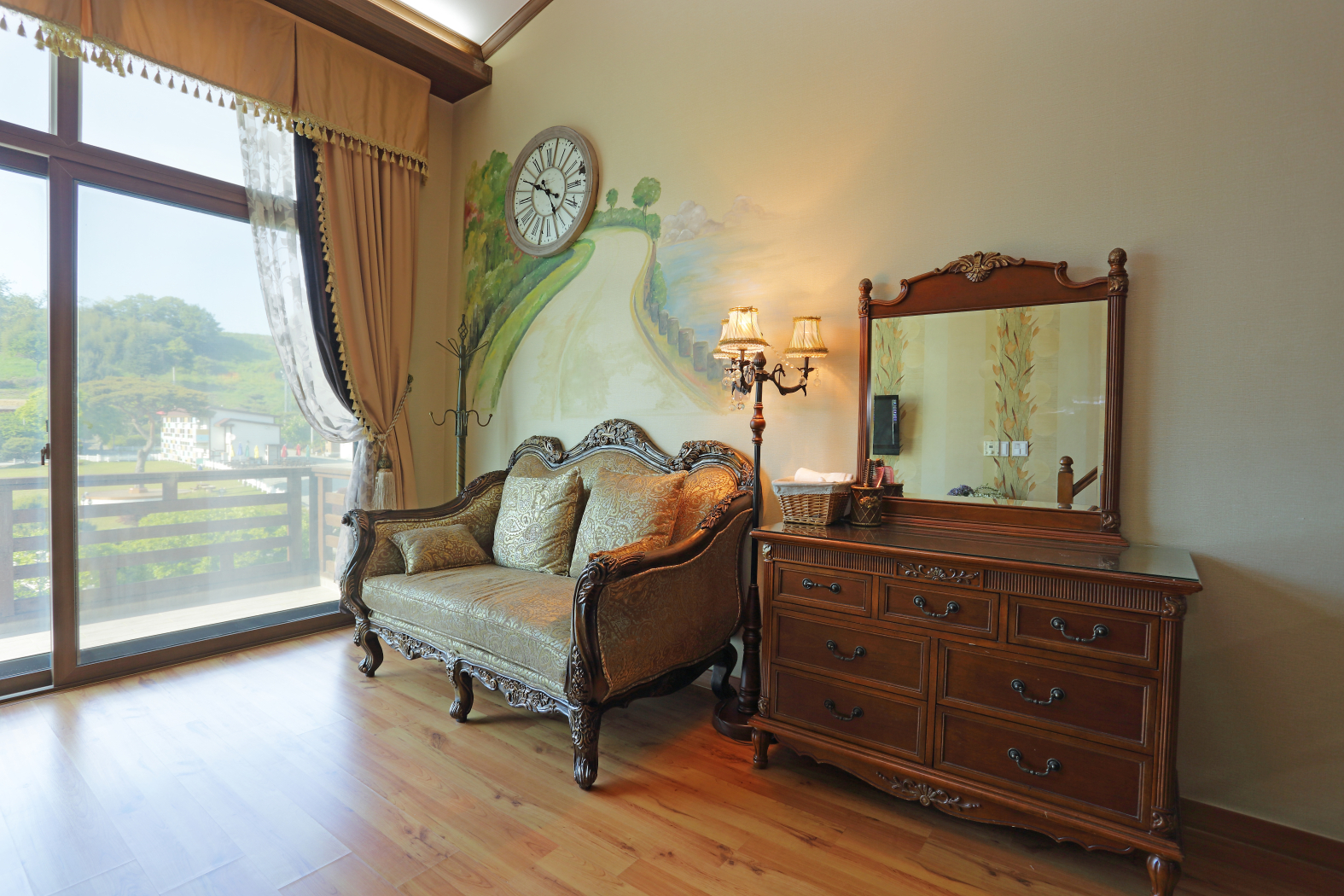 room detail thumbnail 0