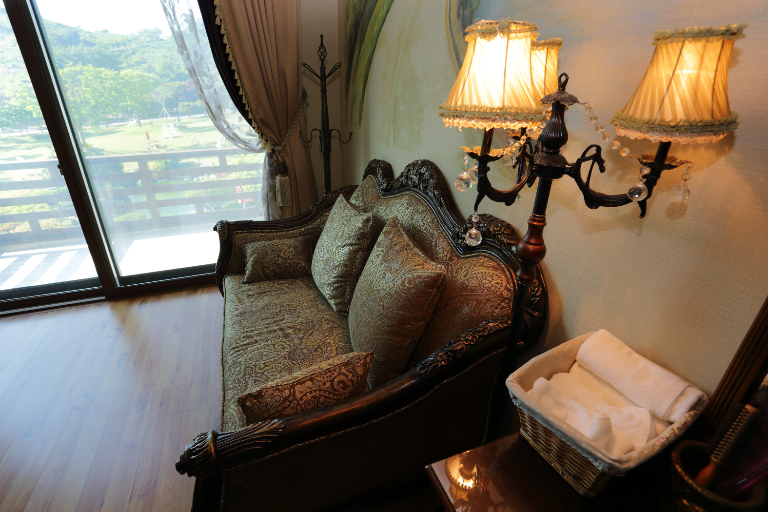 room detail thumbnail 1