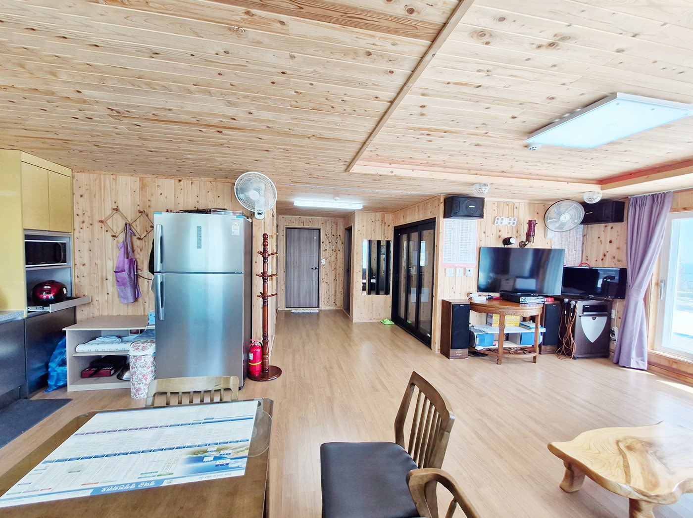 room detail thumbnail 2