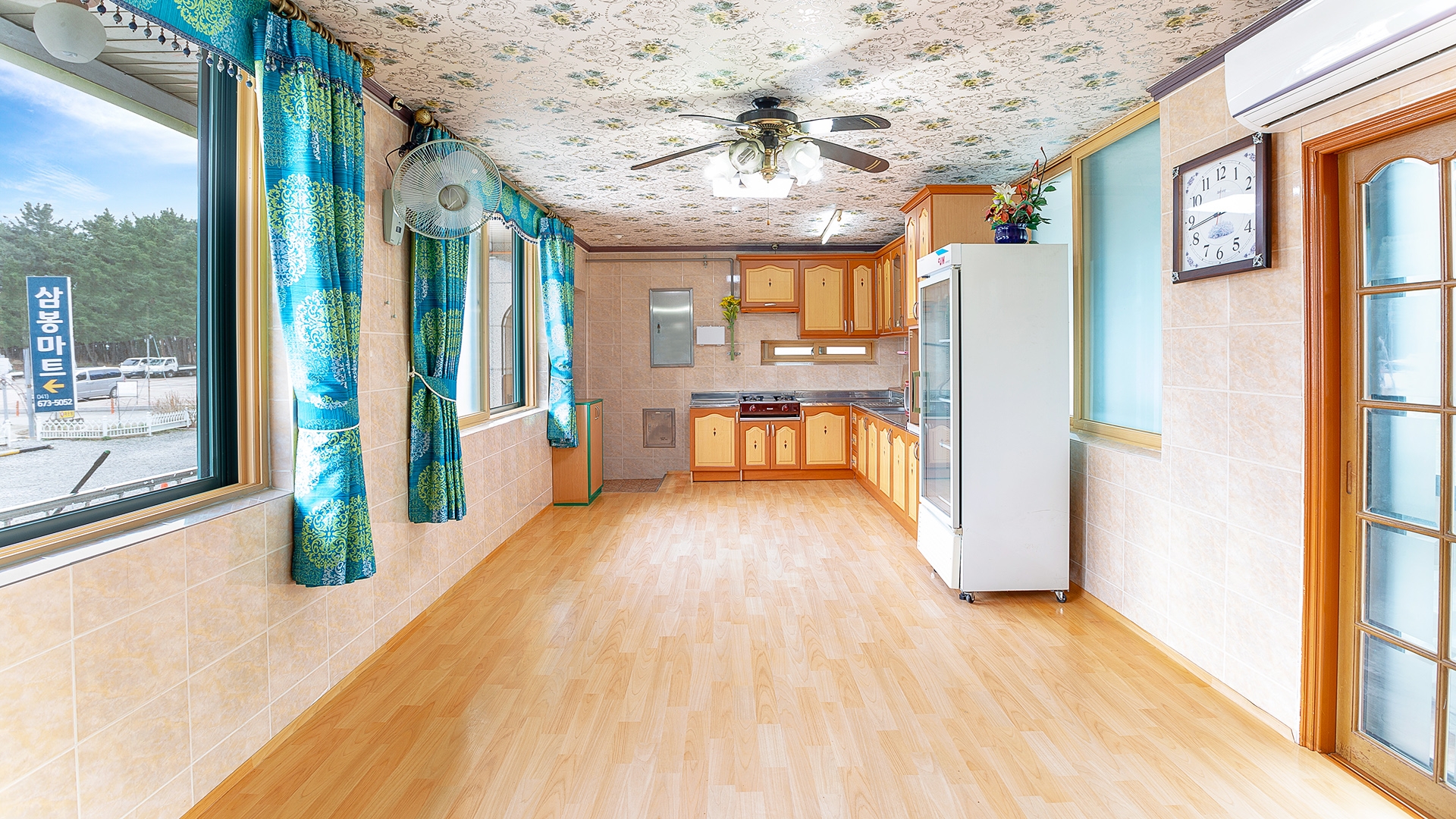 room detail thumbnail 2